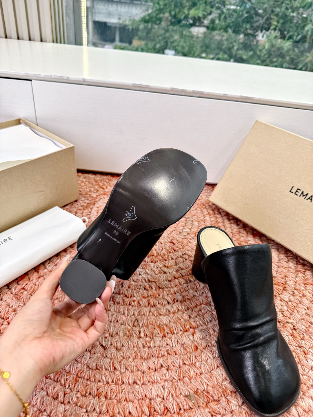 🌾G213Lemair* 早春新款极简方头穆勒拖方头设计，自带一种慵懒的高级感。一脚蹬的穆勒版型，解放脚