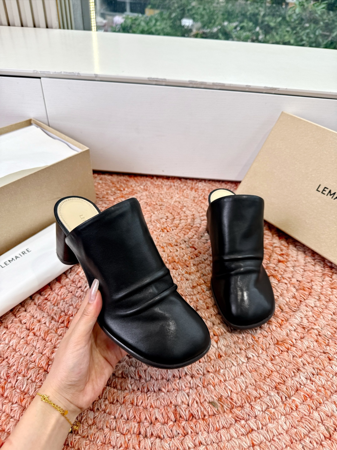 🌾G213Lemair* 早春新款极简方头穆勒拖方头设计，自带一种慵懒的高级感。一脚蹬的穆勒版型，解放脚