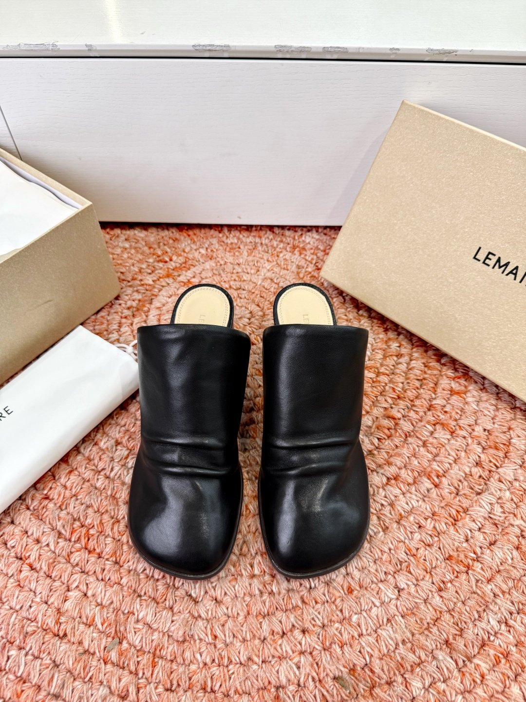 🌾G213Lemair* 早春新款极简方头穆勒拖方头设计，自带一种慵懒的高级感。一脚蹬的穆勒版型，解放脚