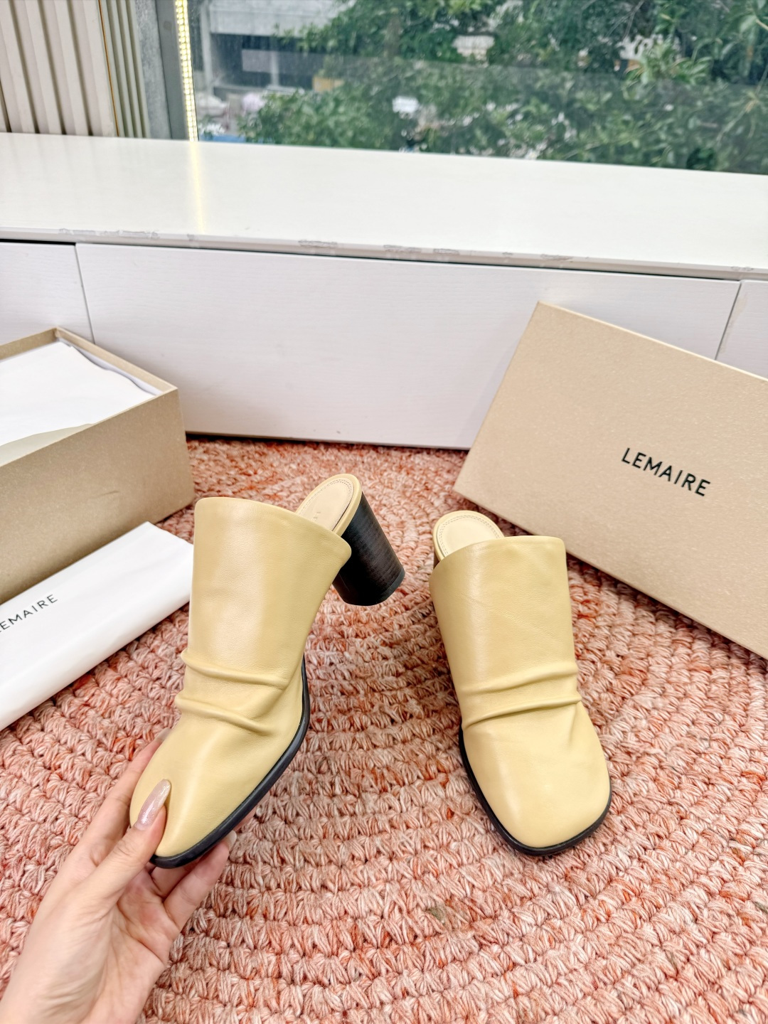 🌾G213Lemair* 早春新款极简方头穆勒拖方头设计，自带一种慵懒的高级感。一脚蹬的穆勒版型，解放脚