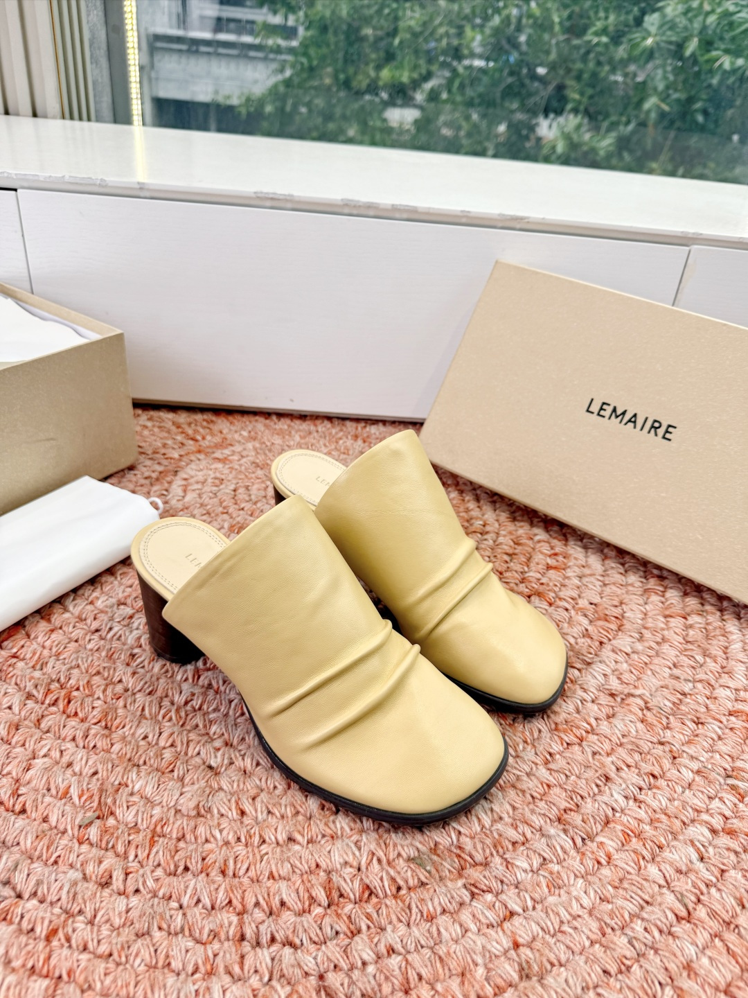 🌾G213Lemair* 早春新款极简方头穆勒拖方头设计，自带一种慵懒的高级感。一脚蹬的穆勒版型，解放脚
