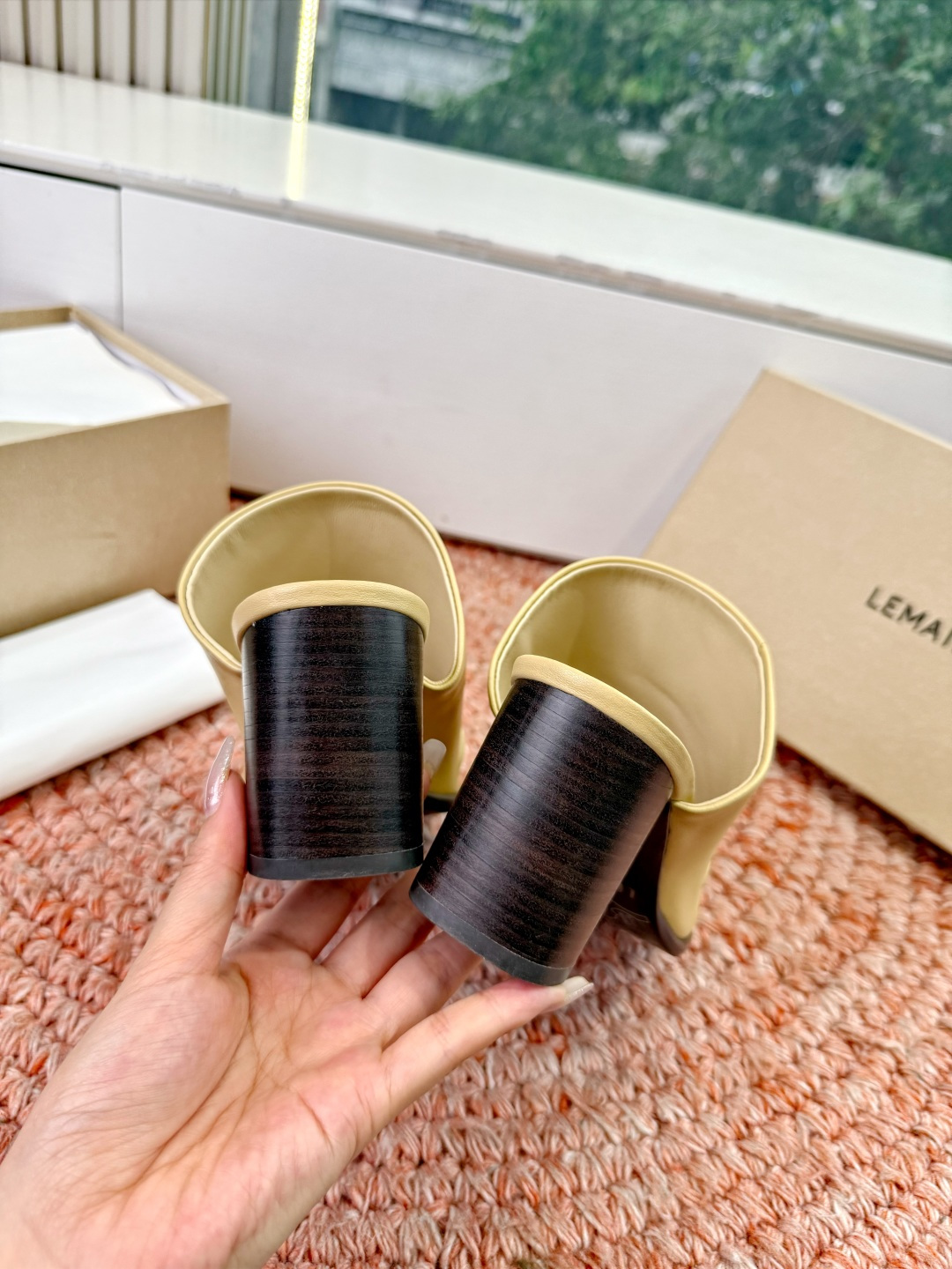 🌾G213Lemair* 早春新款极简方头穆勒拖方头设计，自带一种慵懒的高级感。一脚蹬的穆勒版型，解放脚