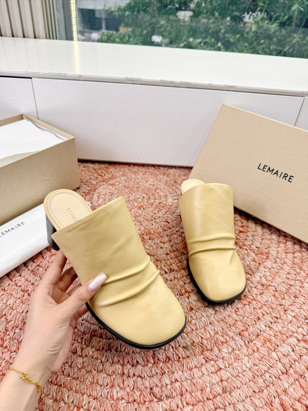 🌾G213Lemair* 早春新款极简方头穆勒拖方头设计，自带一种慵懒的高级感。一脚蹬的穆勒版型，解放脚