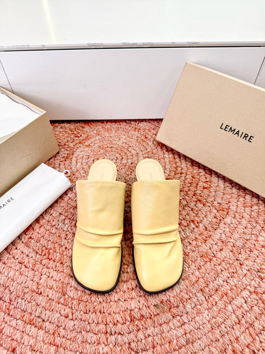 🌾G213Lemair* 早春新款极简方头穆勒拖方头设计，自带一种慵懒的高级感。一脚蹬的穆勒版型，解放脚