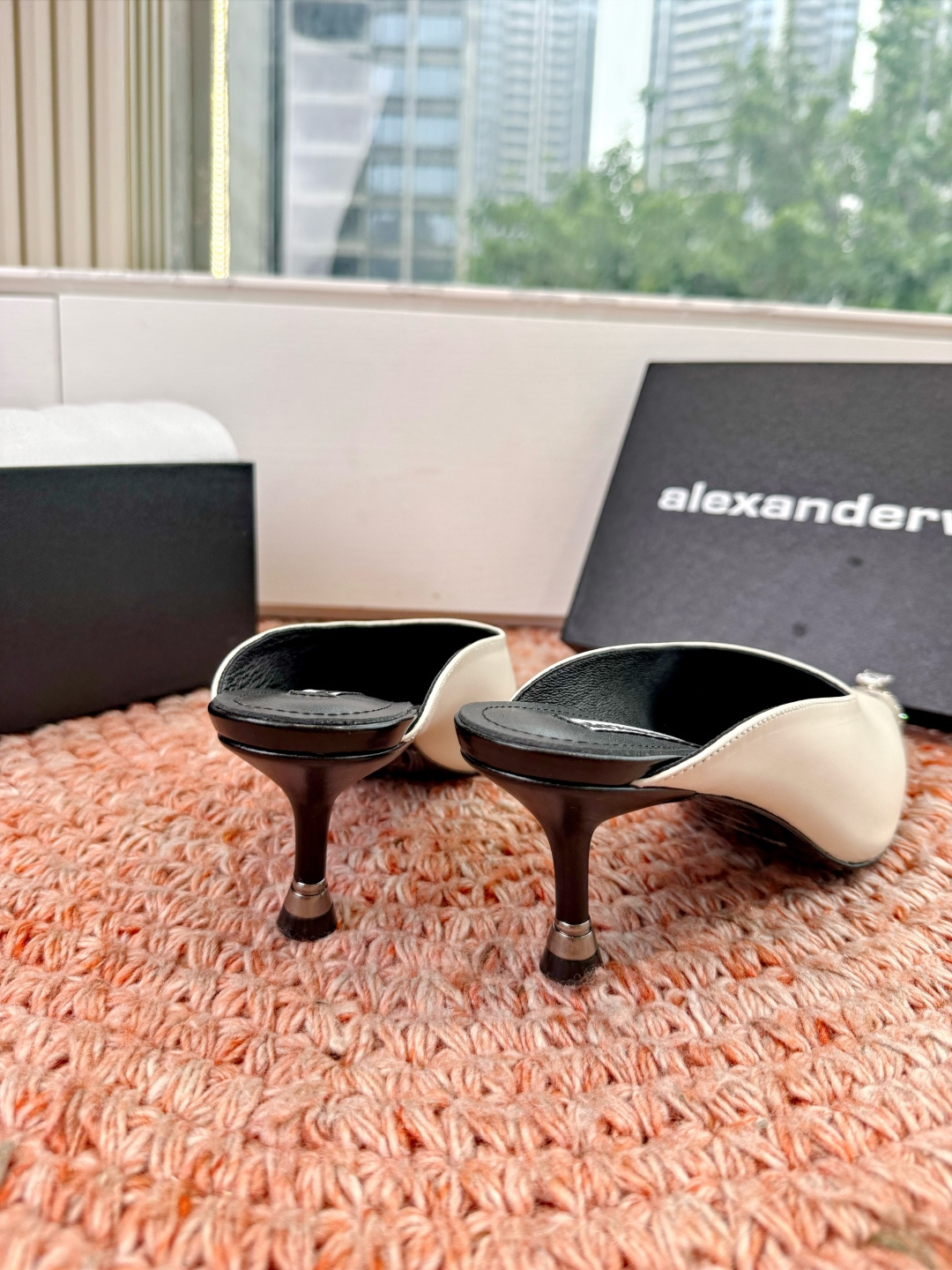 🌾G013顶级品质Alexander Wang亚历山大王 猫跟 半拖鞋原版1:1的材料 凹凸感带按摩的鞋