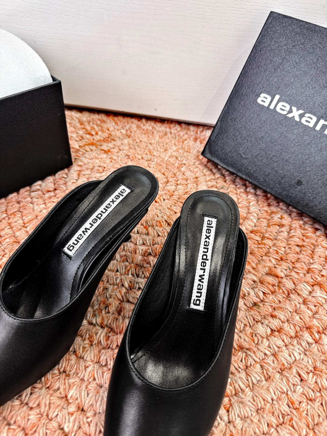 🌾G013顶级品质Alexander Wang亚历山大王 猫跟 半拖鞋原版1:1的材料 凹凸感带按摩的鞋