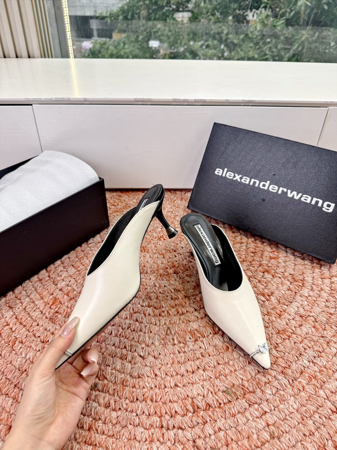 🌾G013顶级品质Alexander Wang亚历山大王 猫跟 半拖鞋原版1:1的材料 凹凸感带按摩的鞋