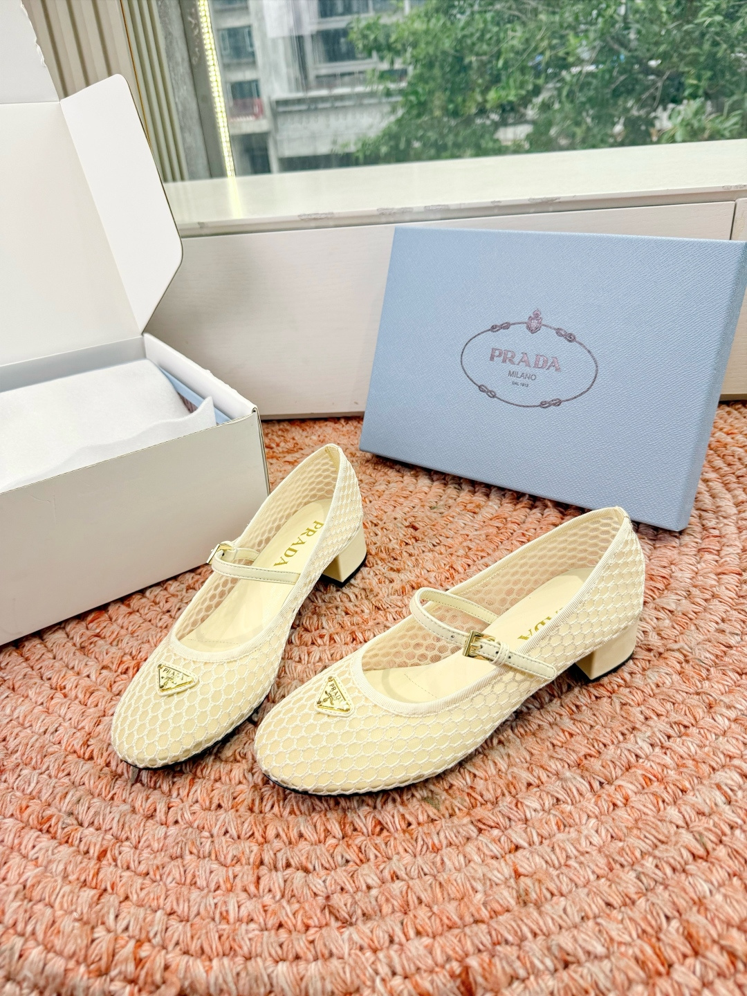 🌾对版飞机盒G887prada普拉达2026最新玛丽珍玛丽珍网面单鞋复古时髦鞋面，让整双鞋轻便舒适 鲜艳