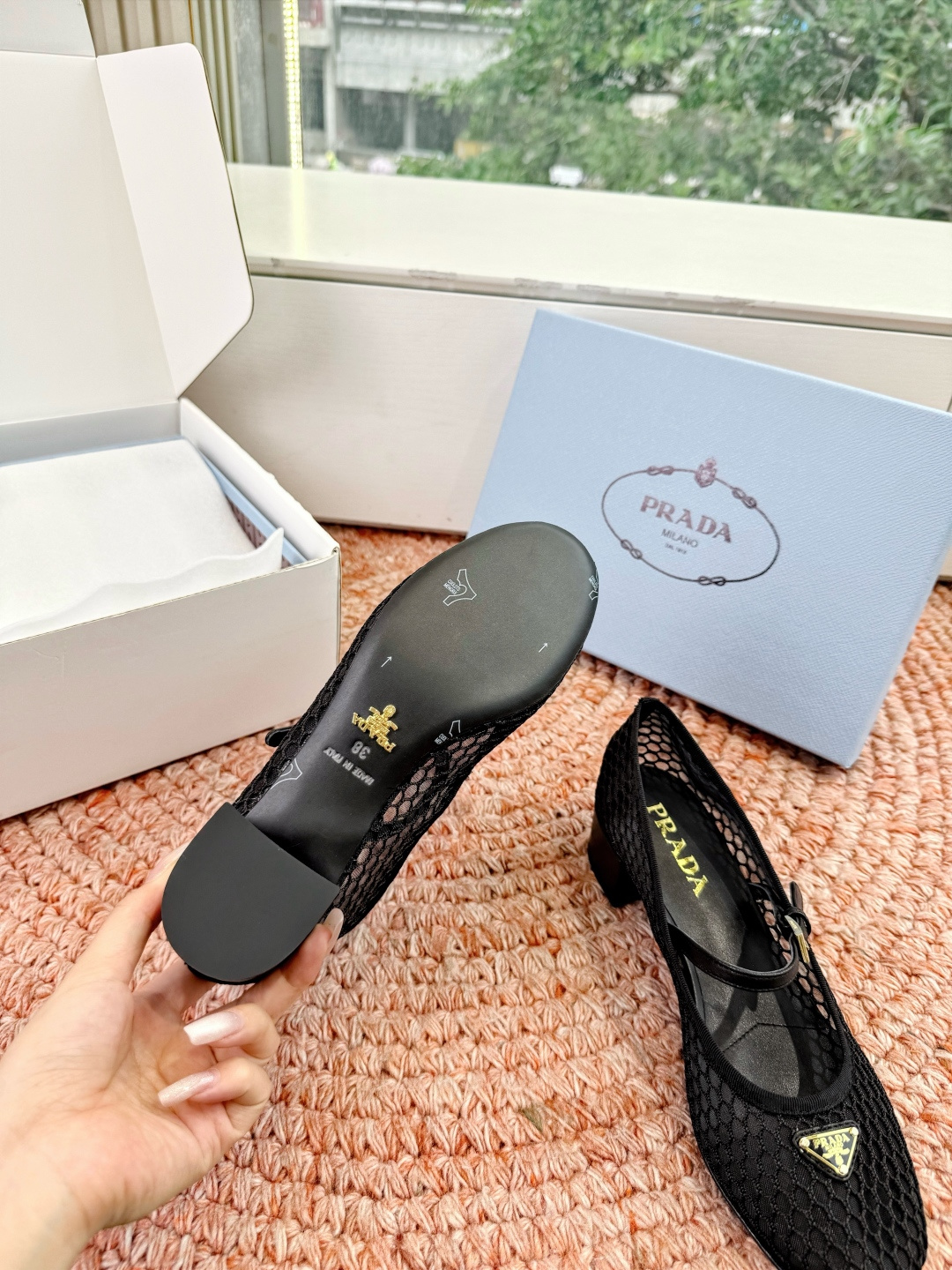 🌾对版飞机盒G887prada普拉达2026最新玛丽珍玛丽珍网面单鞋复古时髦鞋面，让整双鞋轻便舒适 鲜艳