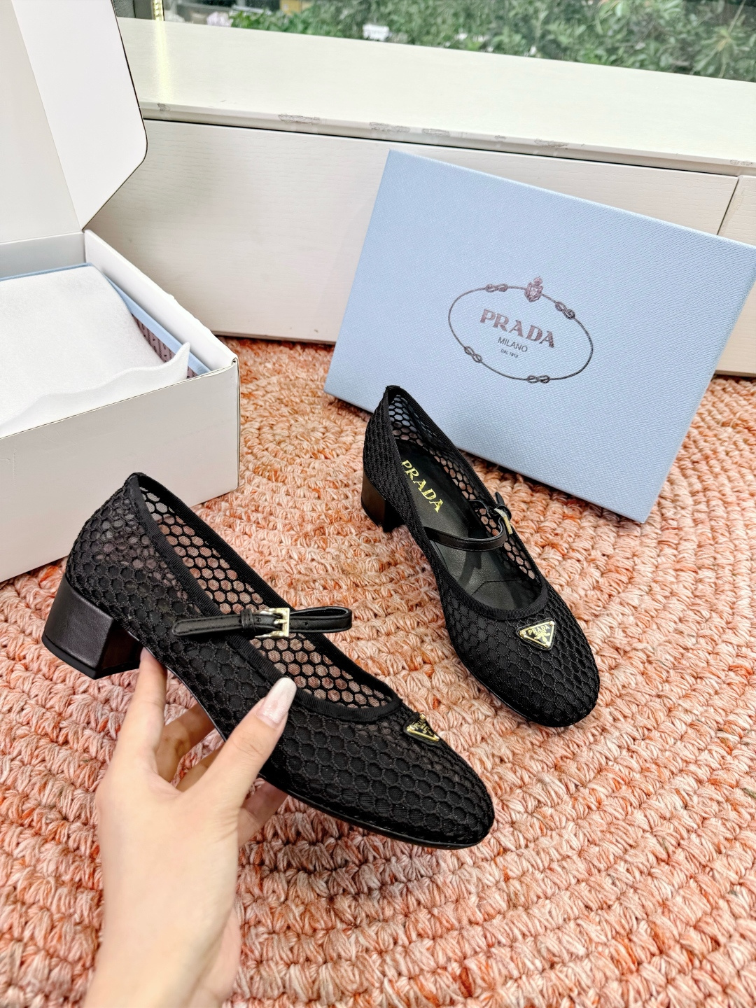 🌾对版飞机盒G887prada普拉达2026最新玛丽珍玛丽珍网面单鞋复古时髦鞋面，让整双鞋轻便舒适 鲜艳