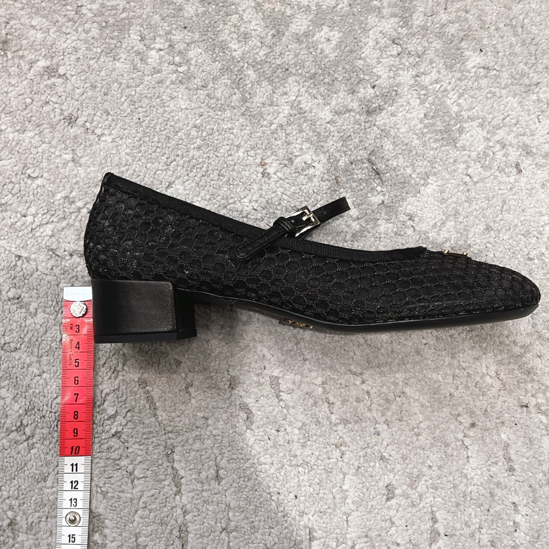 🌾对版飞机盒G887prada普拉达2026最新玛丽珍玛丽珍网面单鞋复古时髦鞋面，让整双鞋轻便舒适 鲜艳