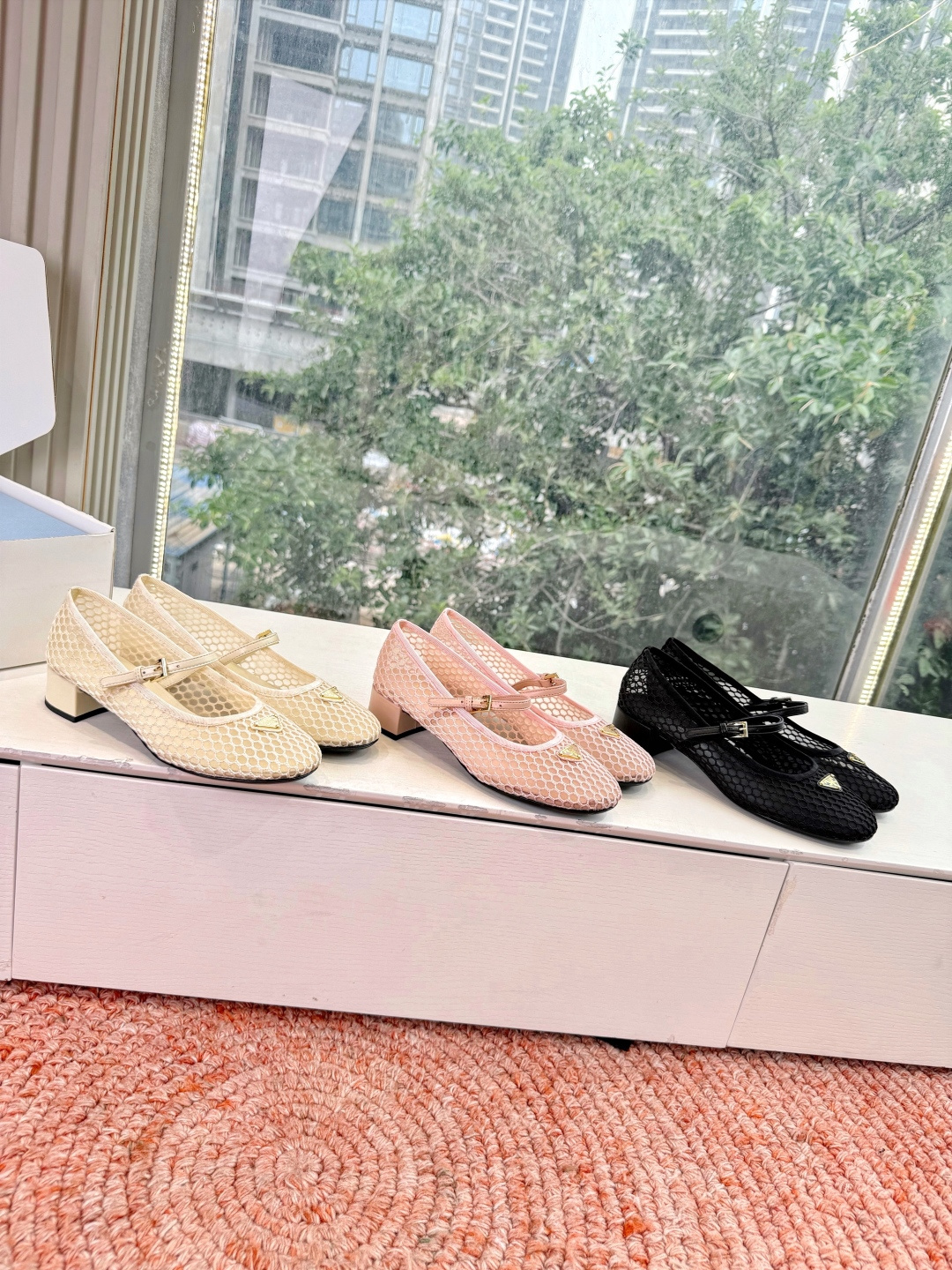 🌾对版飞机盒G887prada普拉达2026最新玛丽珍玛丽珍网面单鞋复古时髦鞋面，让整双鞋轻便舒适 鲜艳