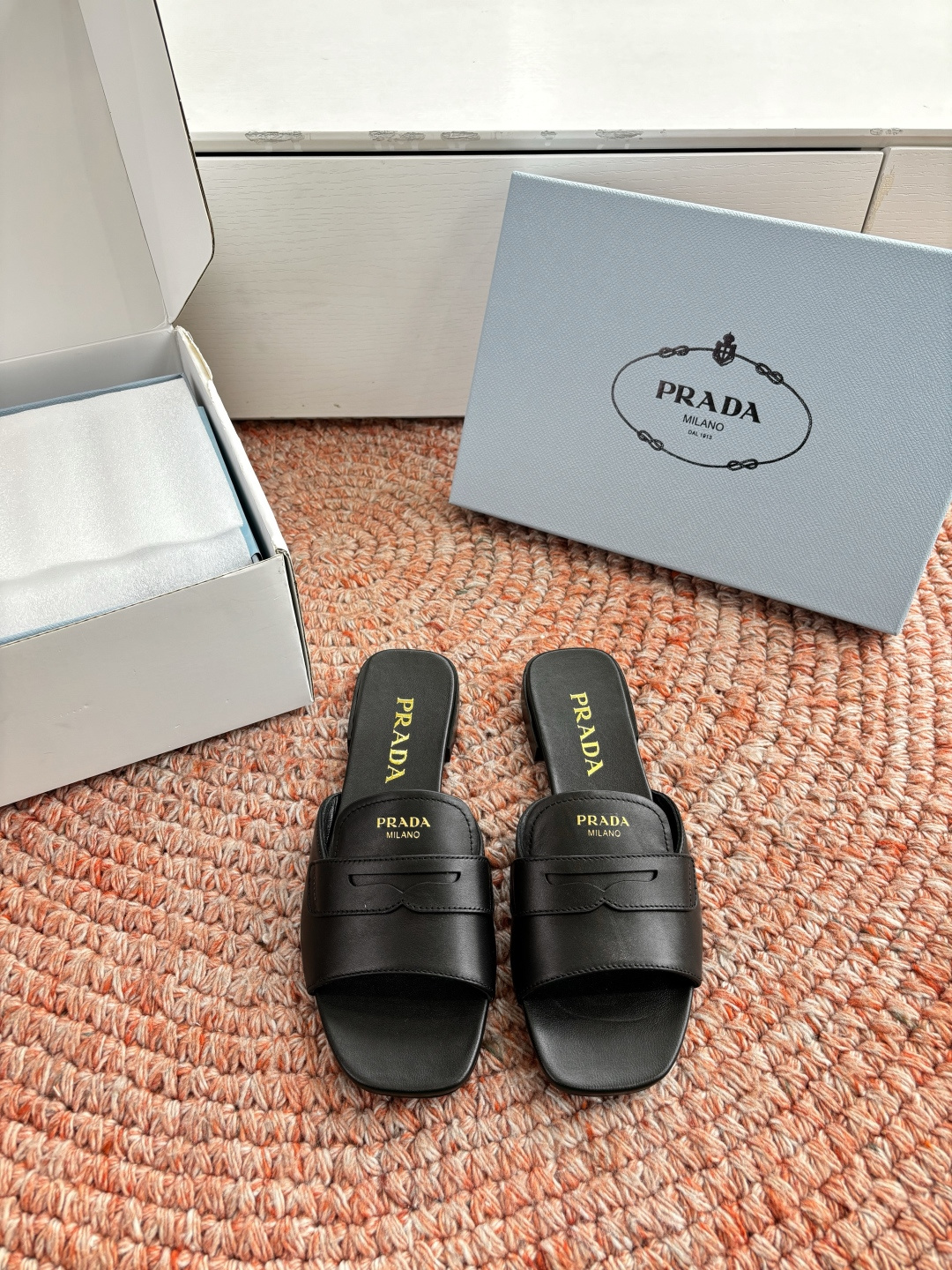 🌾G887prada普拉达2026最新春夏新款凉鞋拖鞋复古时髦鞋面，让整双鞋轻便舒适 鲜艳色彩 满足不同