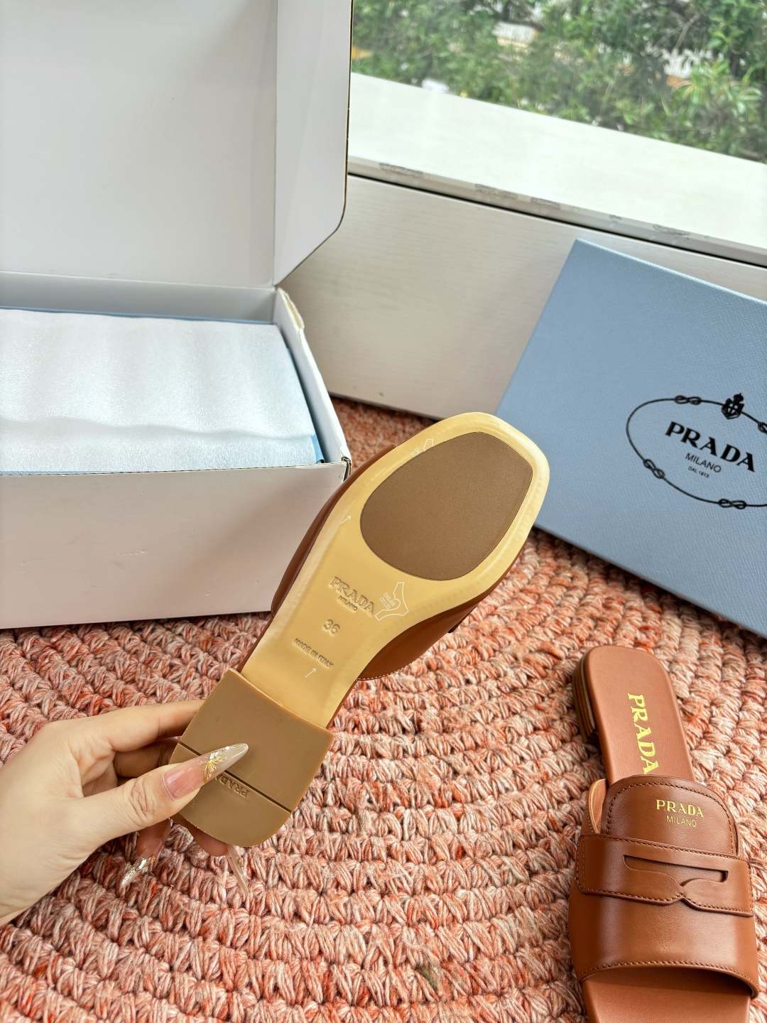 🌾G887prada普拉达2026最新春夏新款凉鞋拖鞋复古时髦鞋面，让整双鞋轻便舒适 鲜艳色彩 满足不同