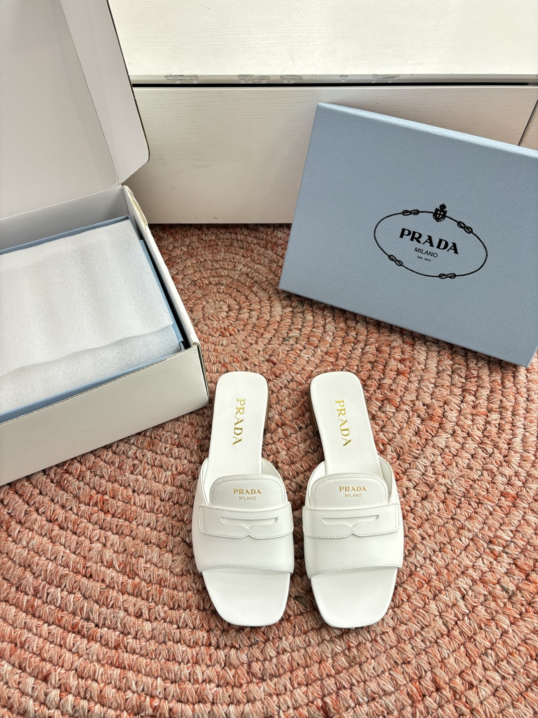 🌾G887prada普拉达2026最新春夏新款凉鞋拖鞋复古时髦鞋面，让整双鞋轻便舒适 鲜艳色彩 满足不同