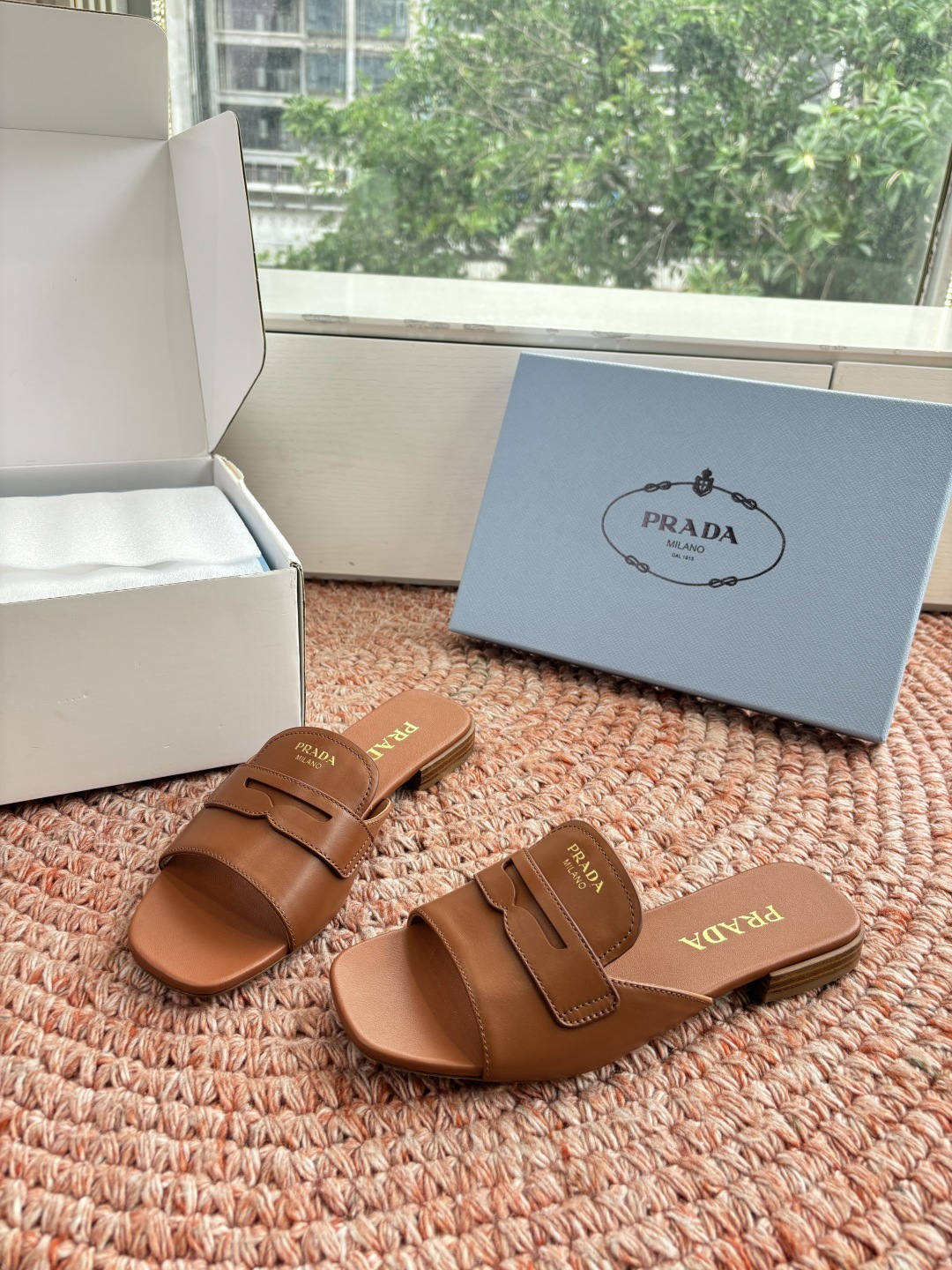 🌾G887prada普拉达2026最新春夏新款凉鞋拖鞋复古时髦鞋面，让整双鞋轻便舒适 鲜艳色彩 满足不同