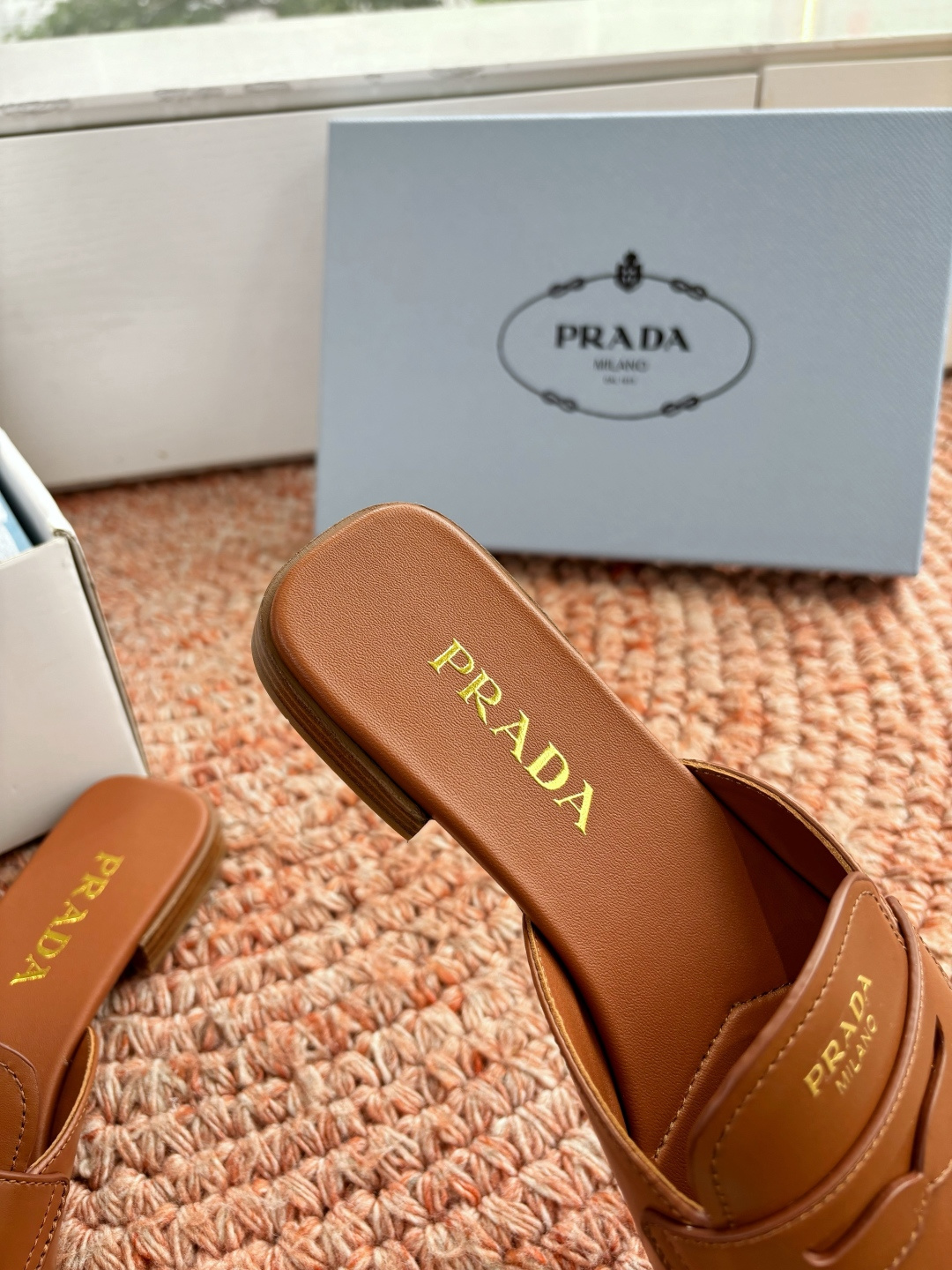 🌾G887prada普拉达2026最新春夏新款凉鞋拖鞋复古时髦鞋面，让整双鞋轻便舒适 鲜艳色彩 满足不同