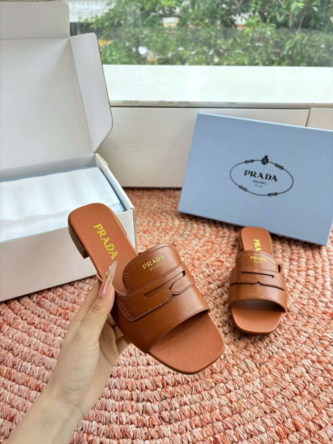 🌾G887prada普拉达2026最新春夏新款凉鞋拖鞋复古时髦鞋面，让整双鞋轻便舒适 鲜艳色彩 满足不同