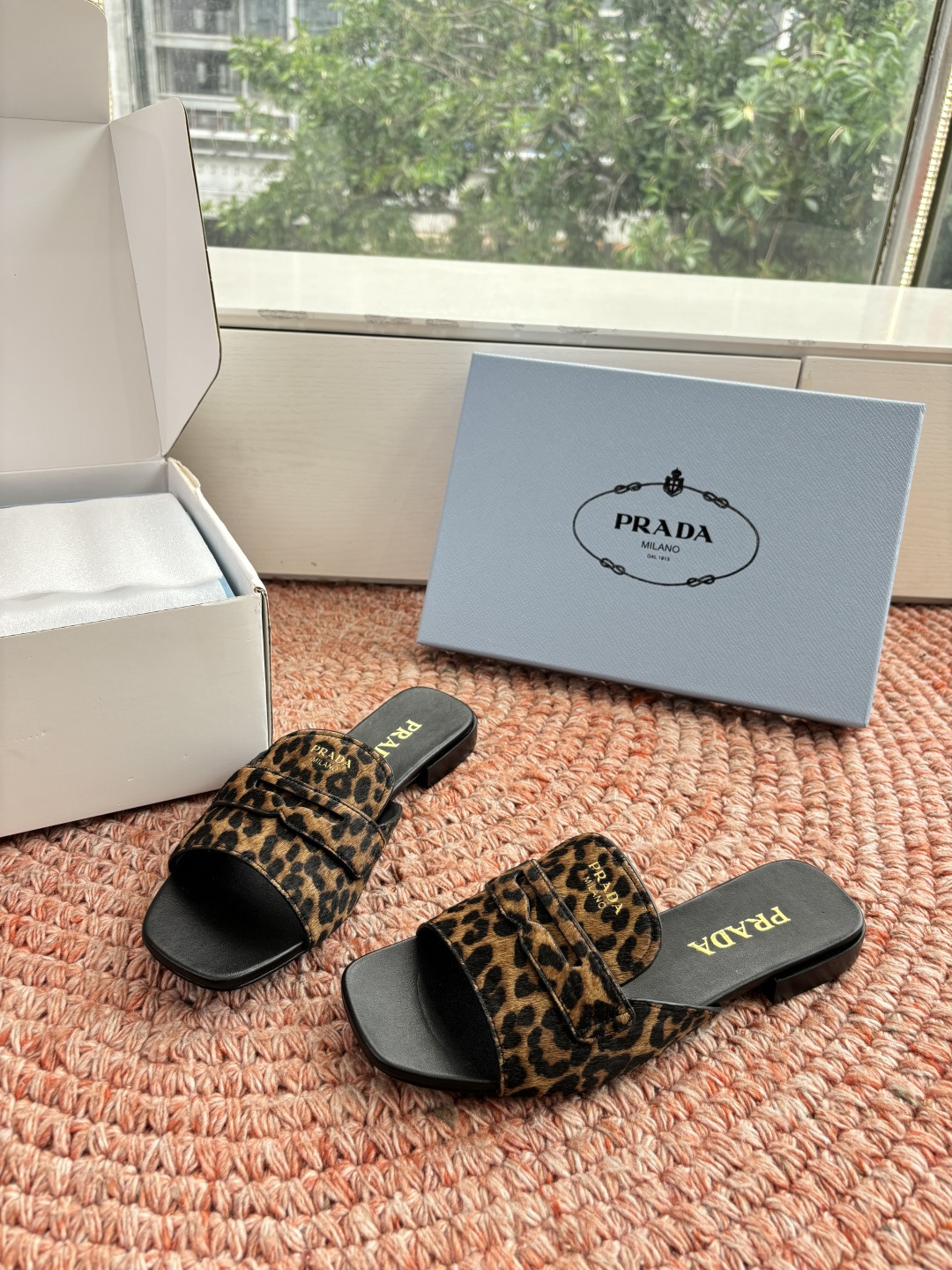 🌾G887prada普拉达2026最新春夏新款凉鞋拖鞋复古时髦鞋面，让整双鞋轻便舒适 鲜艳色彩 满足不同