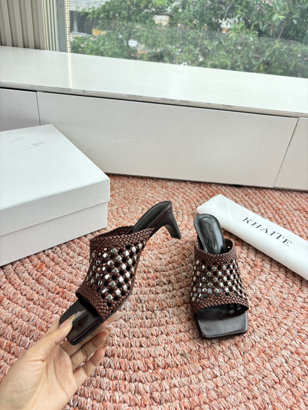 🌾G009新款khaite平底方头穆勒凉鞋拖鞋简单设计又高级，V字造型设计性感优雅气质，夏天搭配裙子 短