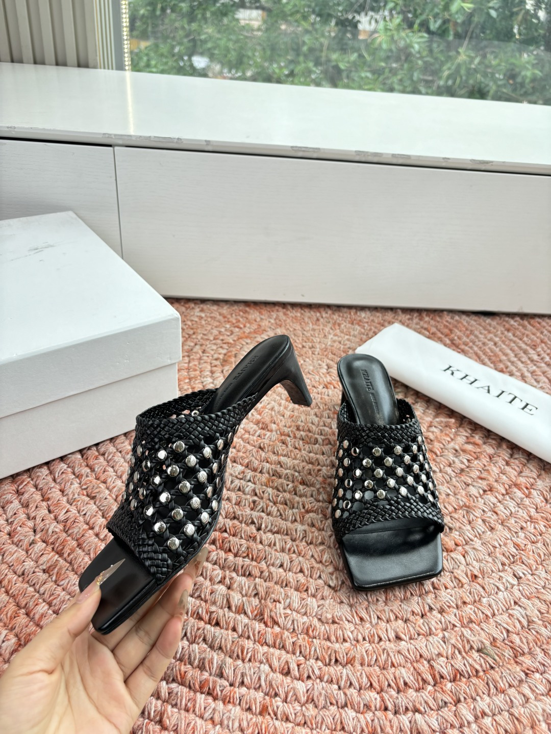 🌾G009新款khaite平底方头穆勒凉鞋拖鞋简单设计又高级，V字造型设计性感优雅气质，夏天搭配裙子 短