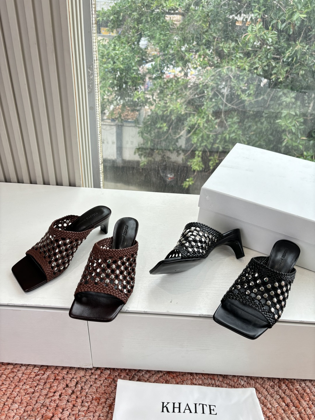 🌾G009新款khaite平底方头穆勒凉鞋拖鞋简单设计又高级，V字造型设计性感优雅气质，夏天搭配裙子 短