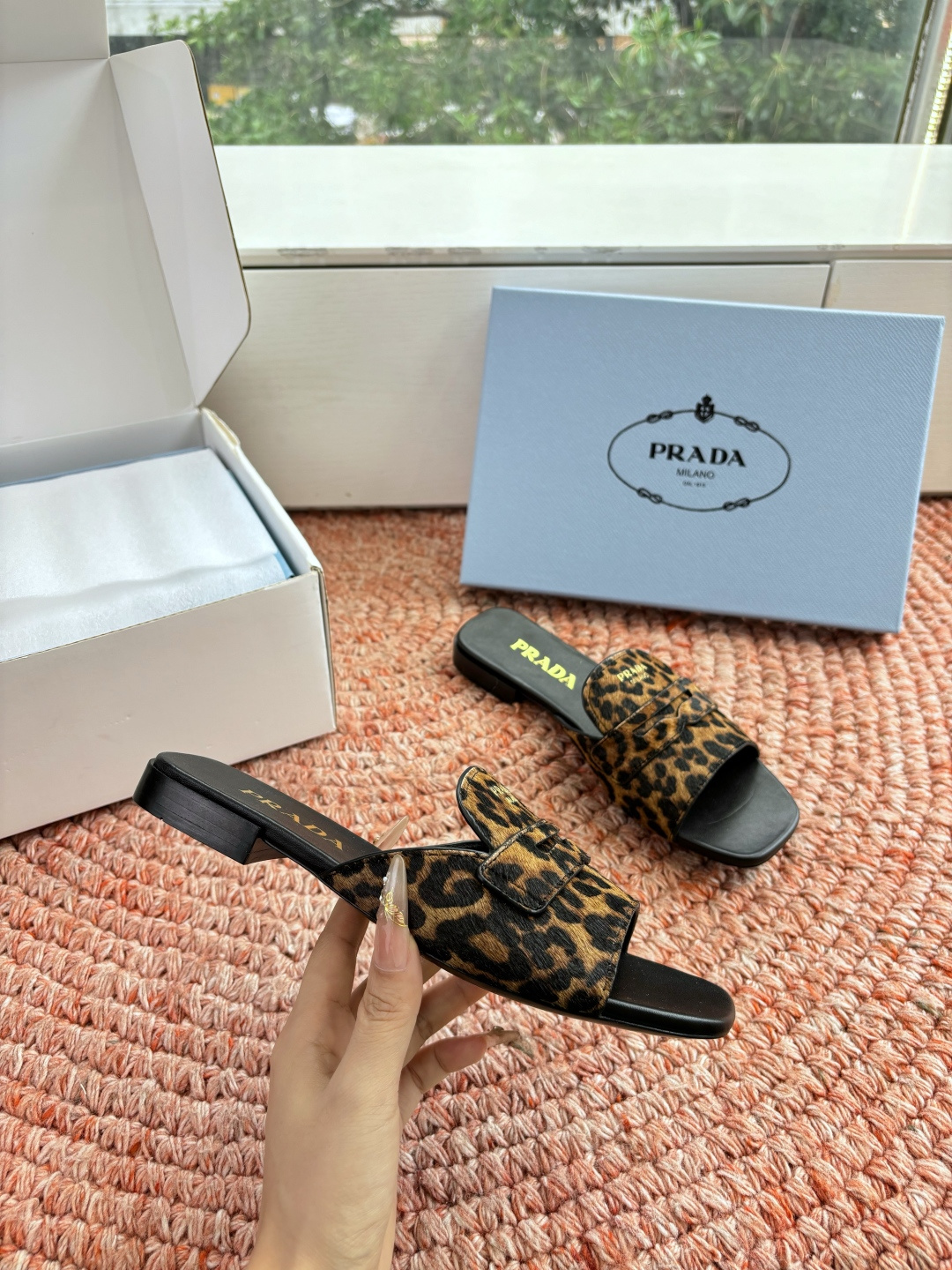 🌾G887prada普拉达2026最新春夏新款凉鞋拖鞋复古时髦鞋面，让整双鞋轻便舒适 鲜艳色彩 满足不同