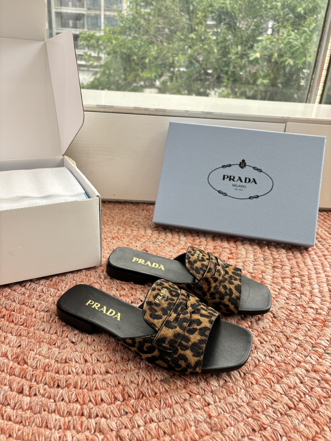 🌾G887prada普拉达2026最新春夏新款凉鞋拖鞋复古时髦鞋面，让整双鞋轻便舒适 鲜艳色彩 满足不同