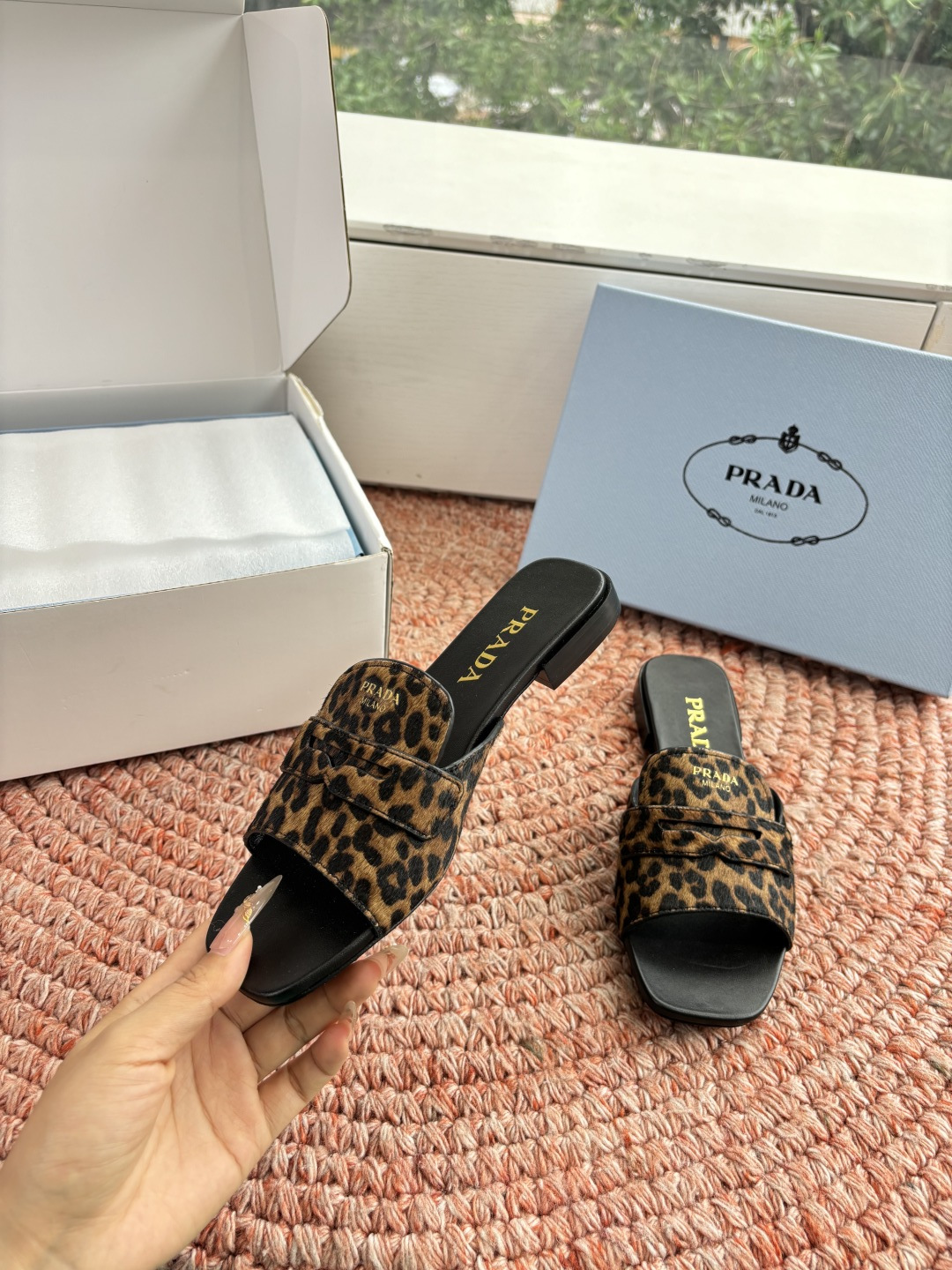 🌾G887prada普拉达2026最新春夏新款凉鞋拖鞋复古时髦鞋面，让整双鞋轻便舒适 鲜艳色彩 满足不同