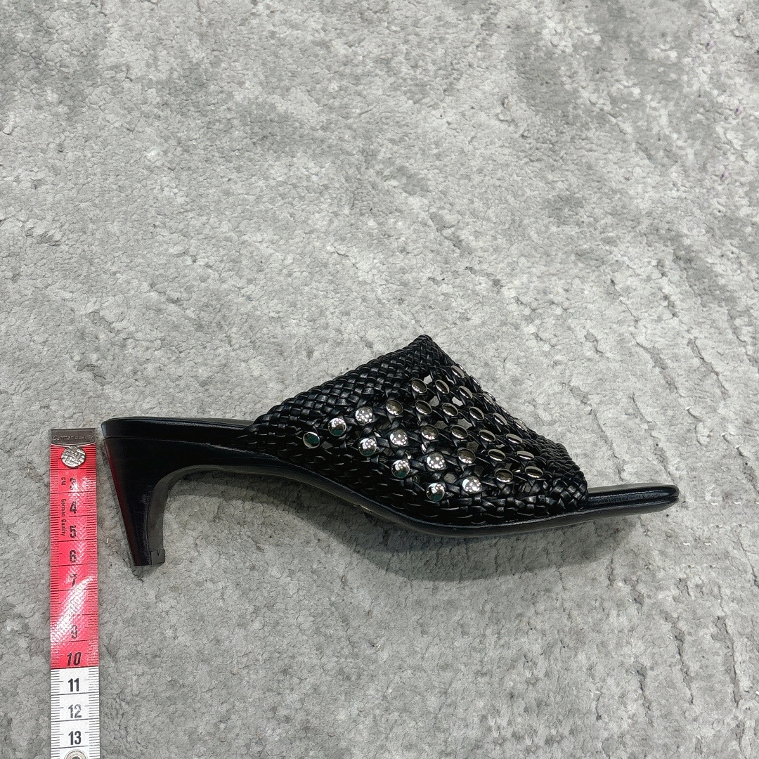 🌾G009新款khaite平底方头穆勒凉鞋拖鞋简单设计又高级，V字造型设计性感优雅气质，夏天搭配裙子 短