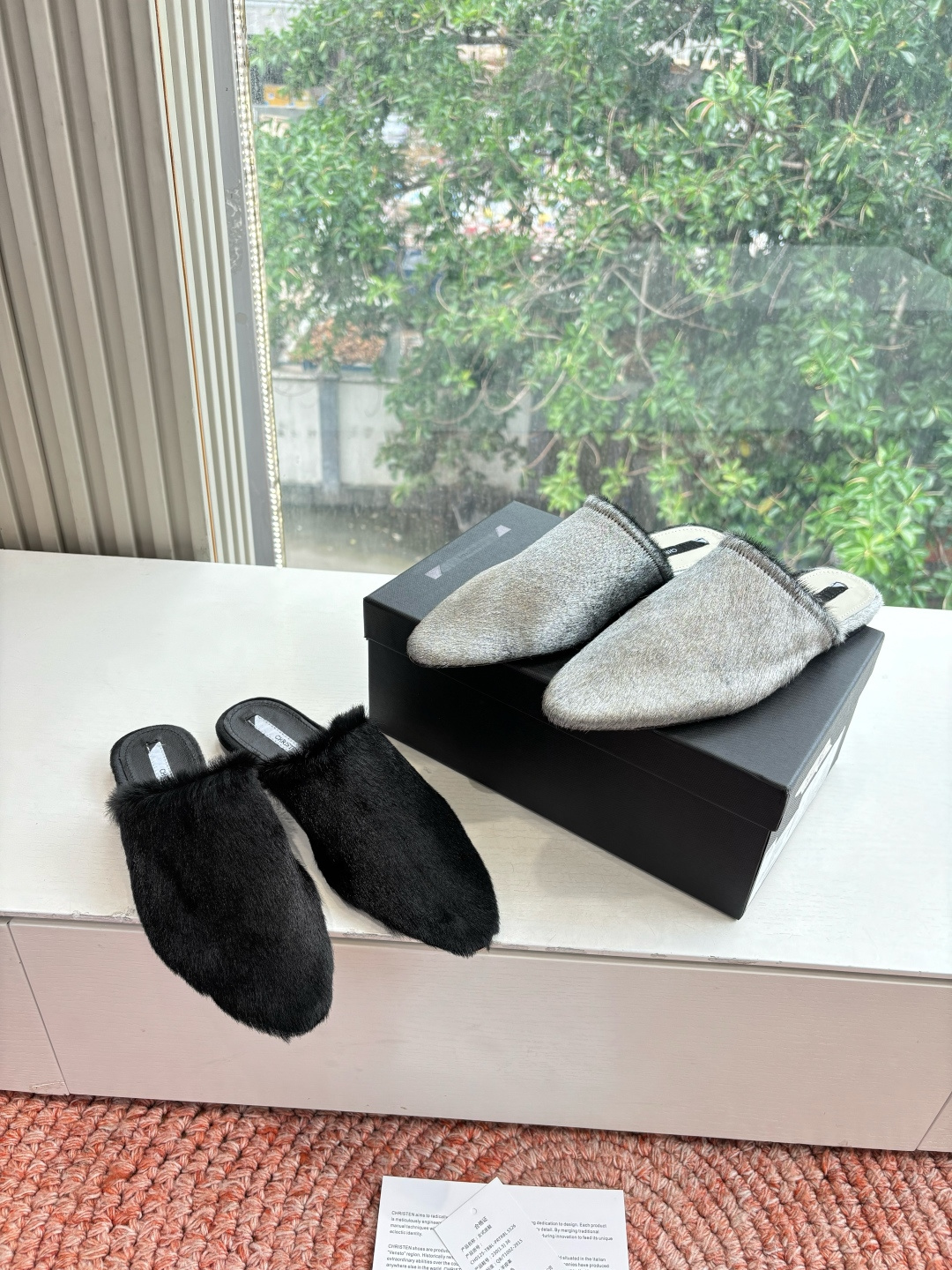 🌾G261顶级Chirsten26春夏超现代主义胎毛尖头系列单鞋后空拖鞋！这款现代风格凉鞋醒目吸睛，微风