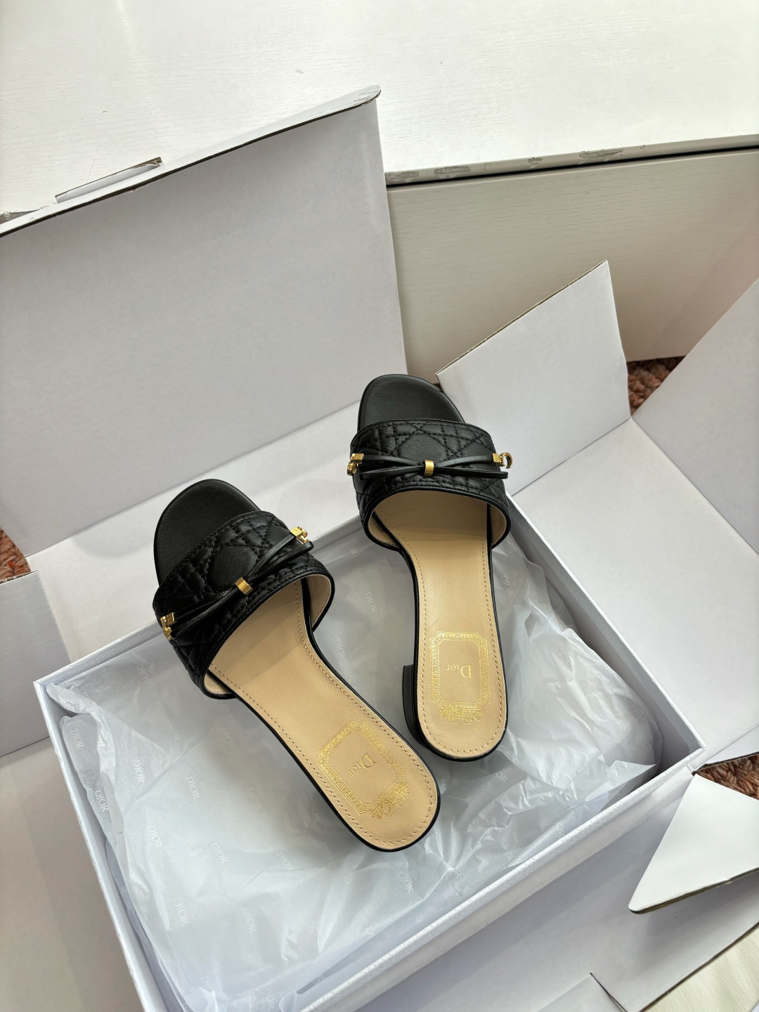 🌾G269所见即所得Dior迪奥2026春夏新款圆头平底凉鞋蝴蝶结装饰彰显品牌标志⚡满满的女人味，又优雅