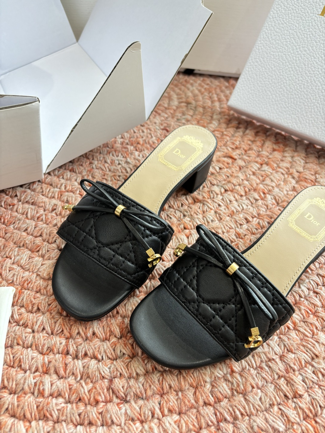 🌾G269所见即所得Dior迪奥2026春夏新款圆头平底凉鞋蝴蝶结装饰彰显品牌标志⚡满满的女人味，又优雅