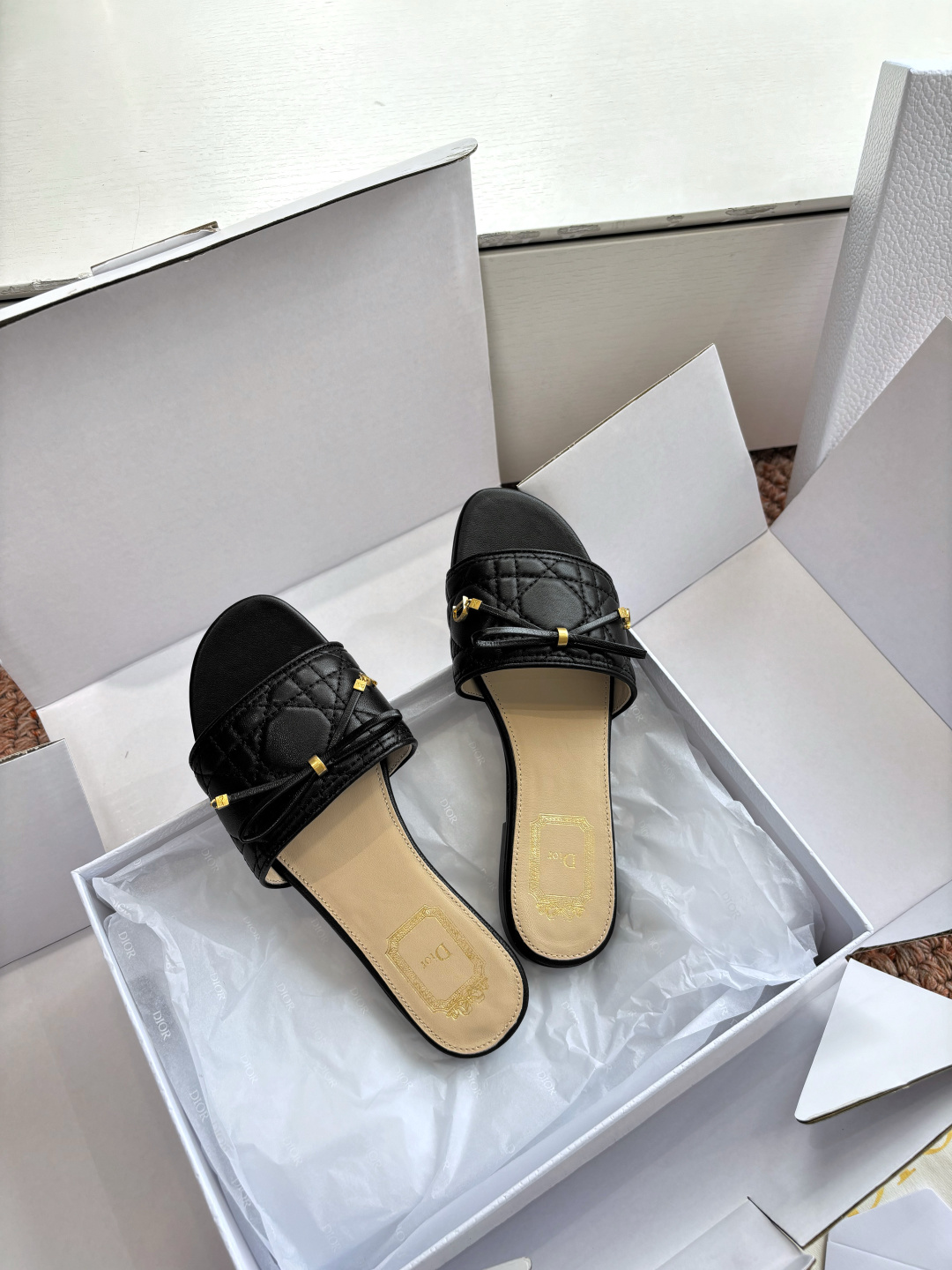 🌾G269所见即所得Dior迪奥2026春夏新款圆头平底凉鞋蝴蝶结装饰彰显品牌标志⚡满满的女人味，又优雅