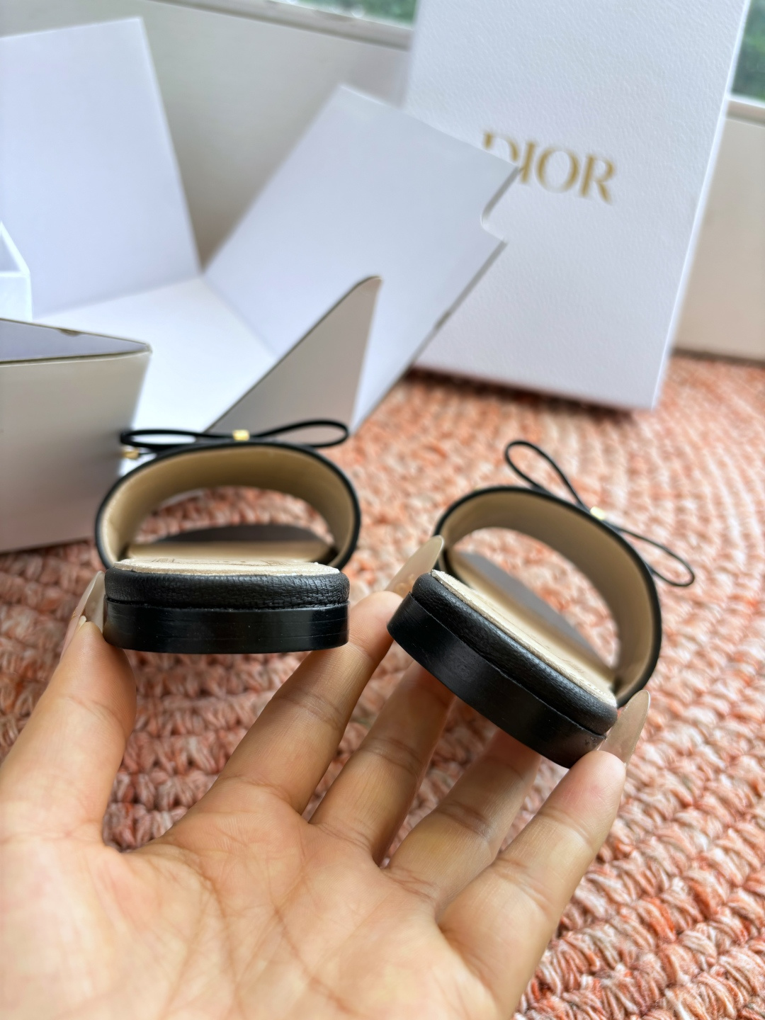 🌾G269所见即所得Dior迪奥2026春夏新款圆头平底凉鞋蝴蝶结装饰彰显品牌标志⚡满满的女人味，又优雅