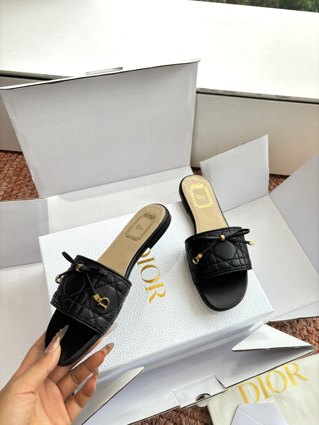 🌾G269所见即所得Dior迪奥2026春夏新款圆头平底凉鞋蝴蝶结装饰彰显品牌标志⚡满满的女人味，又优雅