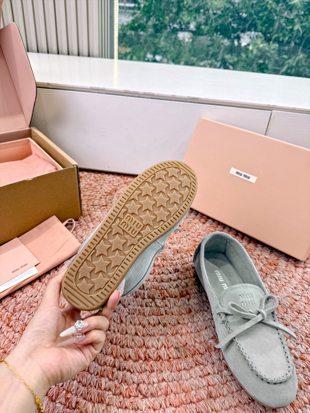 🌾G213顶级品质Miumiu×𝐵𝑎𝑙𝑎𝑛𝑐缪缪新款包拖鞋系列上新舒适度与时髦度并存的开挂全新系列，设计