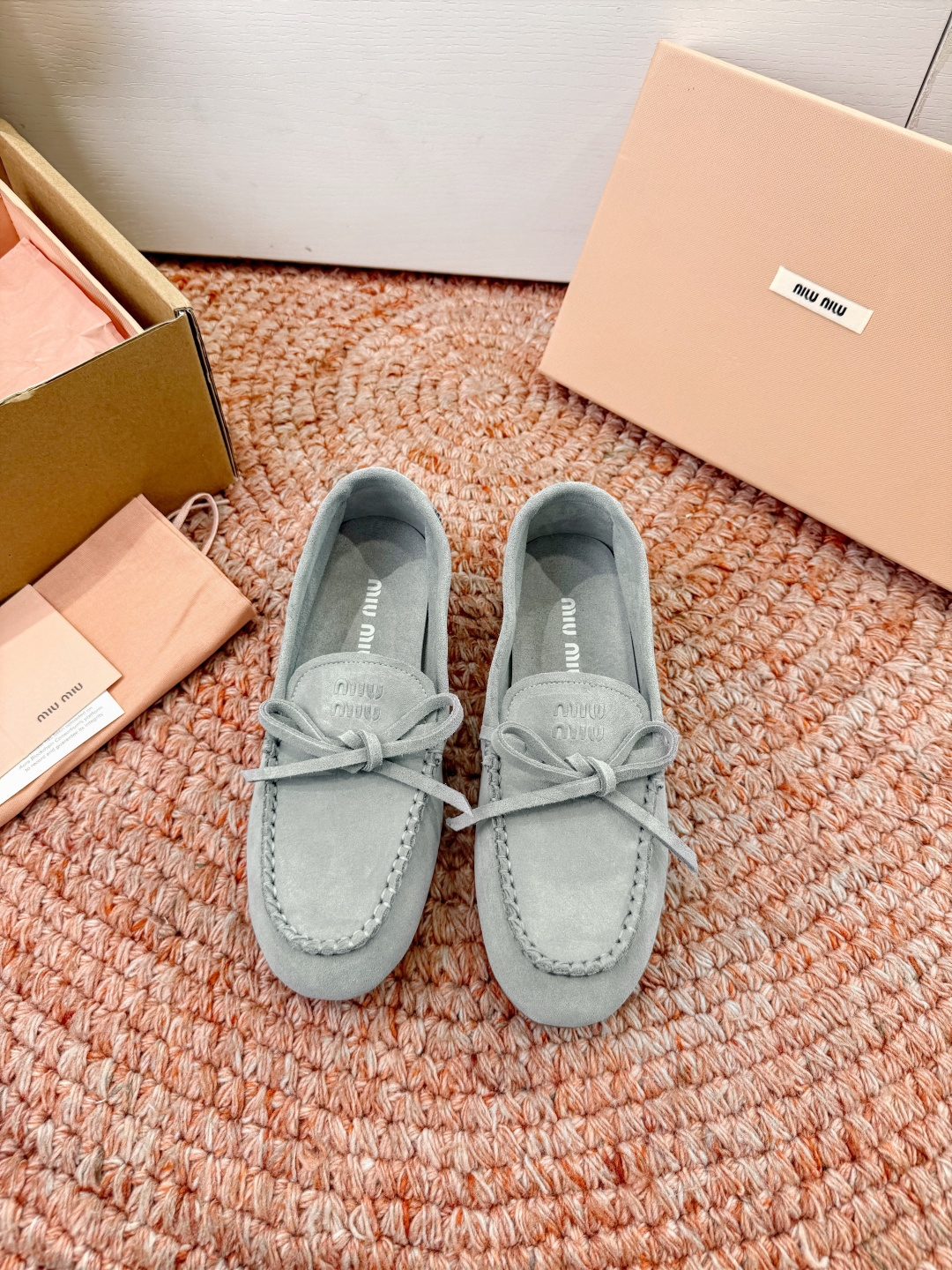 🌾G213顶级品质Miumiu×𝐵𝑎𝑙𝑎𝑛𝑐缪缪新款包拖鞋系列上新舒适度与时髦度并存的开挂全新系列，设计