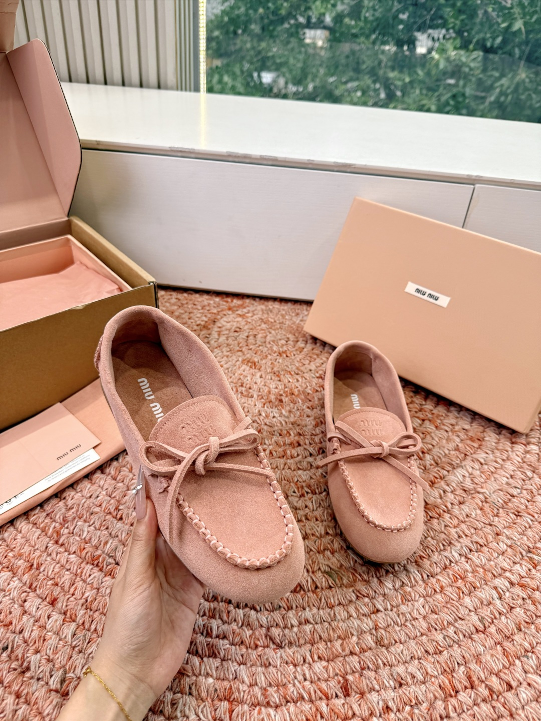 🌾G213顶级品质Miumiu×𝐵𝑎𝑙𝑎𝑛𝑐缪缪新款包拖鞋系列上新舒适度与时髦度并存的开挂全新系列，设计