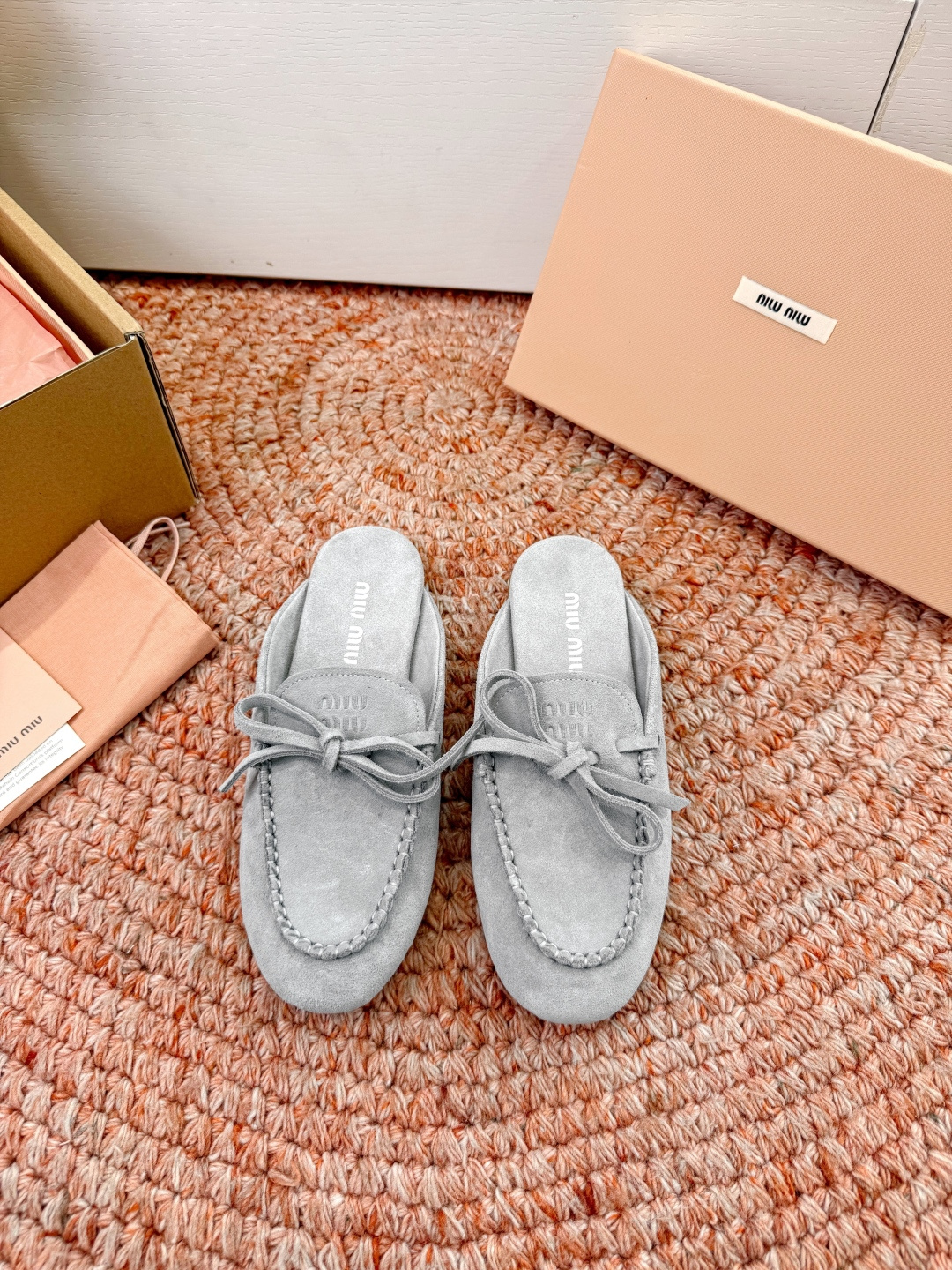 🌾G213顶级品质Miumiu×𝐵𝑎𝑙𝑎𝑛𝑐缪缪新款包拖鞋系列上新舒适度与时髦度并存的开挂全新系列，设计