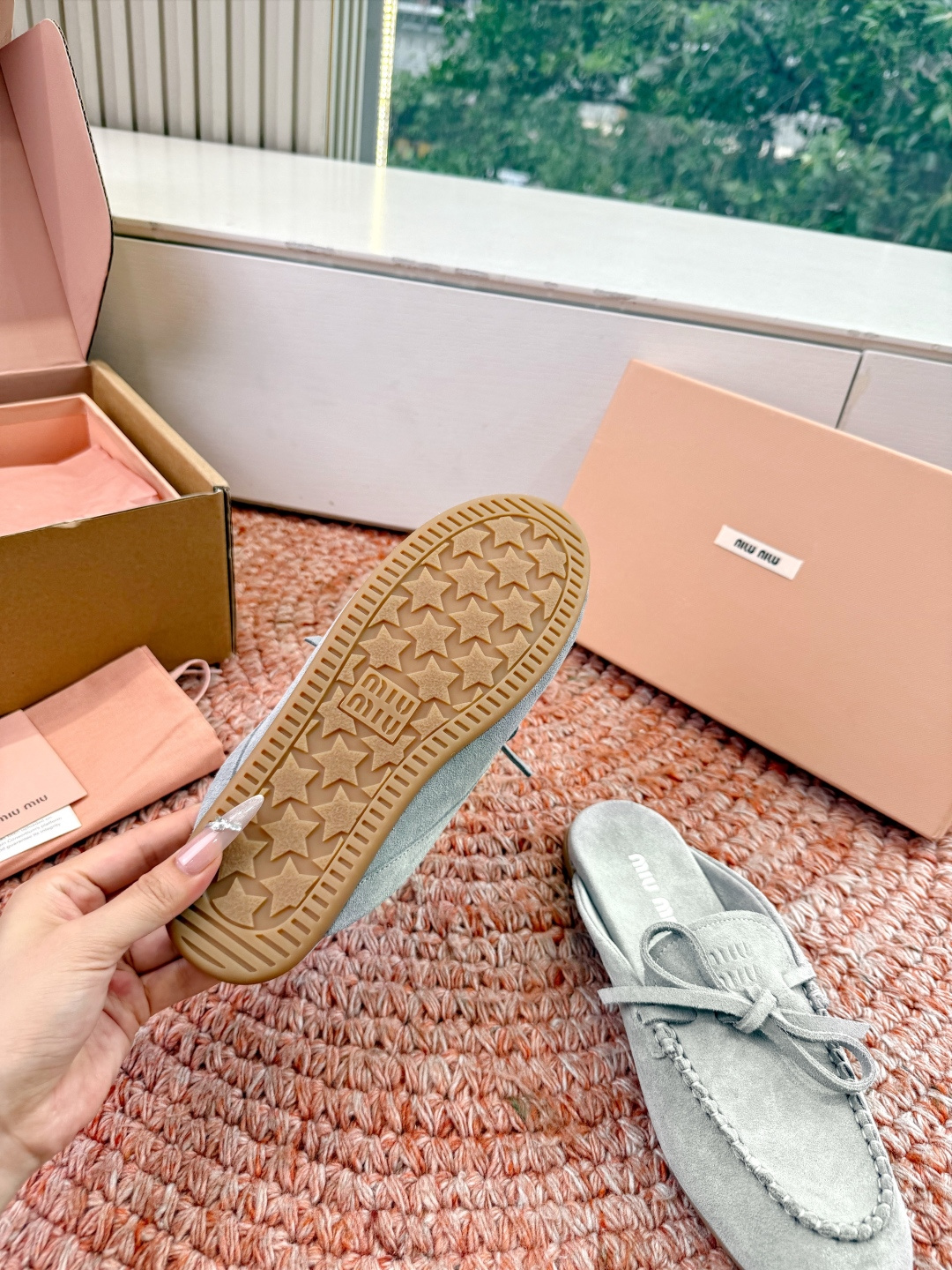 🌾G213顶级品质Miumiu×𝐵𝑎𝑙𝑎𝑛𝑐缪缪新款包拖鞋系列上新舒适度与时髦度并存的开挂全新系列，设计