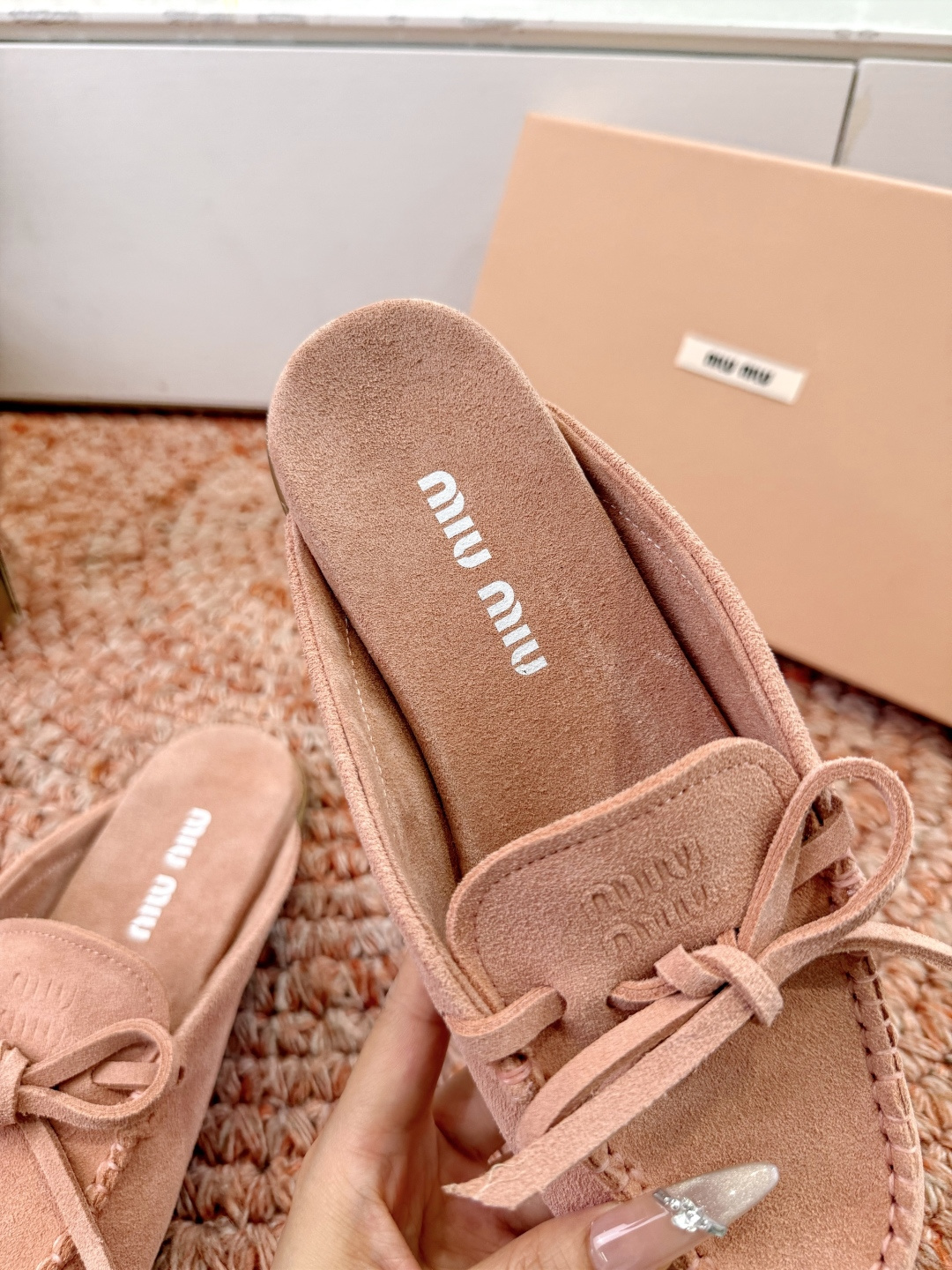 🌾G213顶级品质Miumiu×𝐵𝑎𝑙𝑎𝑛𝑐缪缪新款包拖鞋系列上新舒适度与时髦度并存的开挂全新系列，设计