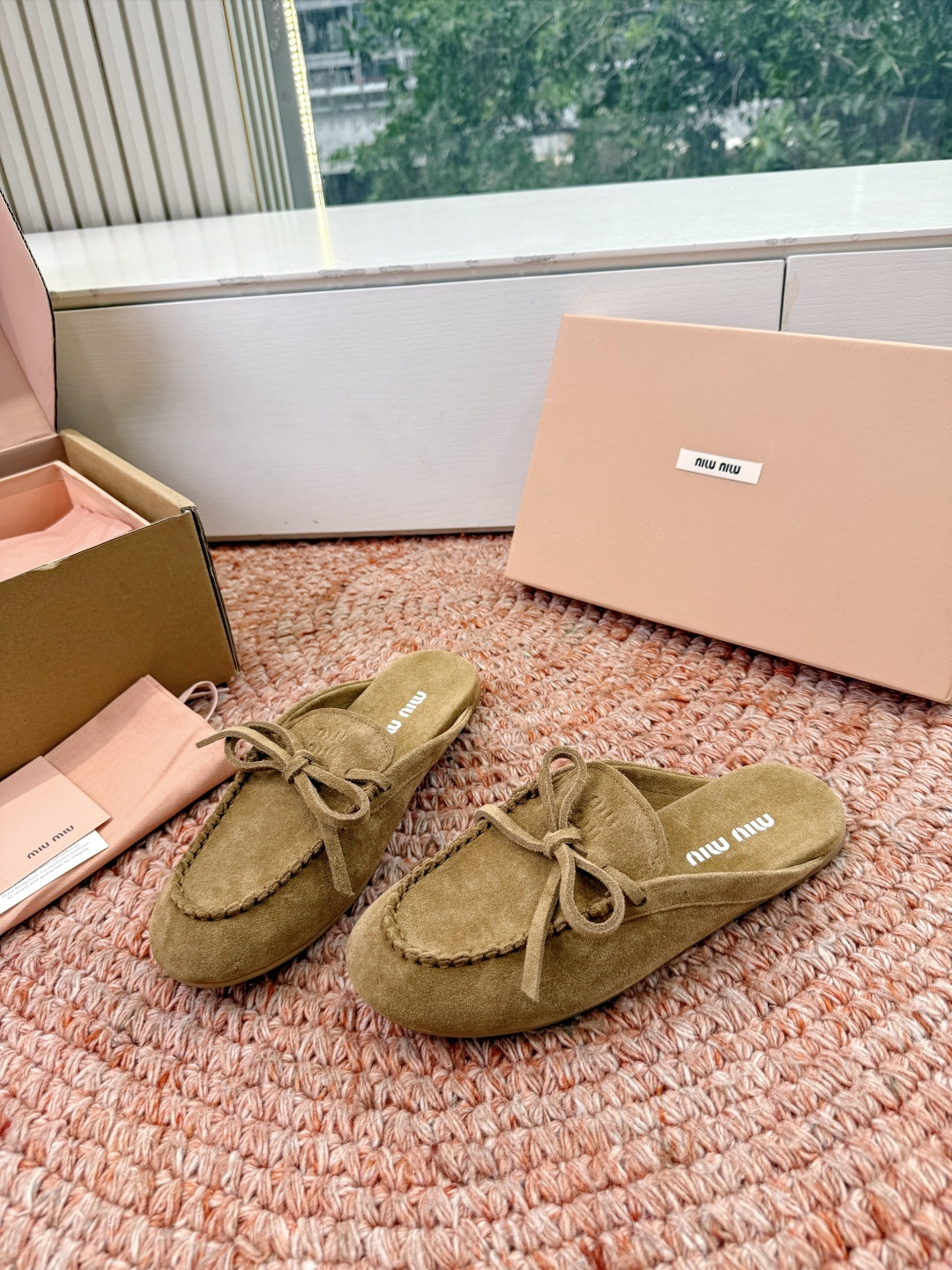 🌾G213顶级品质Miumiu×𝐵𝑎𝑙𝑎𝑛𝑐缪缪新款包拖鞋系列上新舒适度与时髦度并存的开挂全新系列，设计