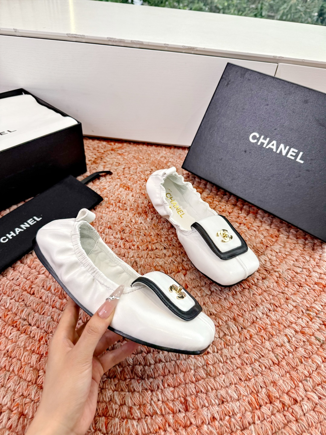 🌾G012😀CHANE*｜小香2026走秀款双C锁扣单鞋凉鞋大方头高跟鞋当巴黎大皇宫的秀场灯光聚焦于足尖