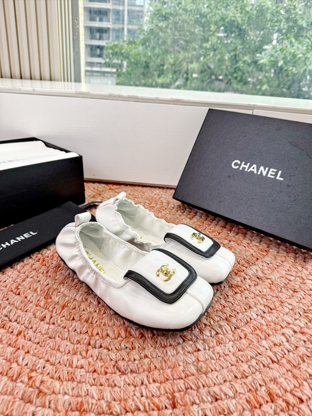 🌾G012😀CHANE*｜小香2026走秀款双C锁扣单鞋凉鞋大方头高跟鞋当巴黎大皇宫的秀场灯光聚焦于足尖