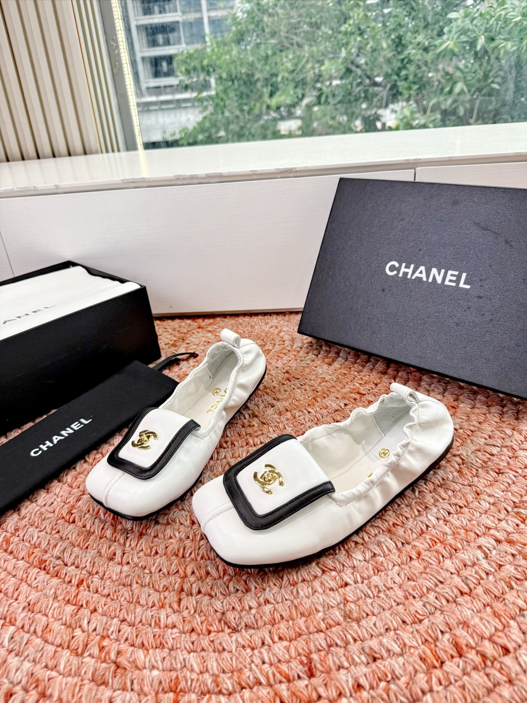 🌾G012😀CHANE*｜小香2026走秀款双C锁扣单鞋凉鞋大方头高跟鞋当巴黎大皇宫的秀场灯光聚焦于足尖