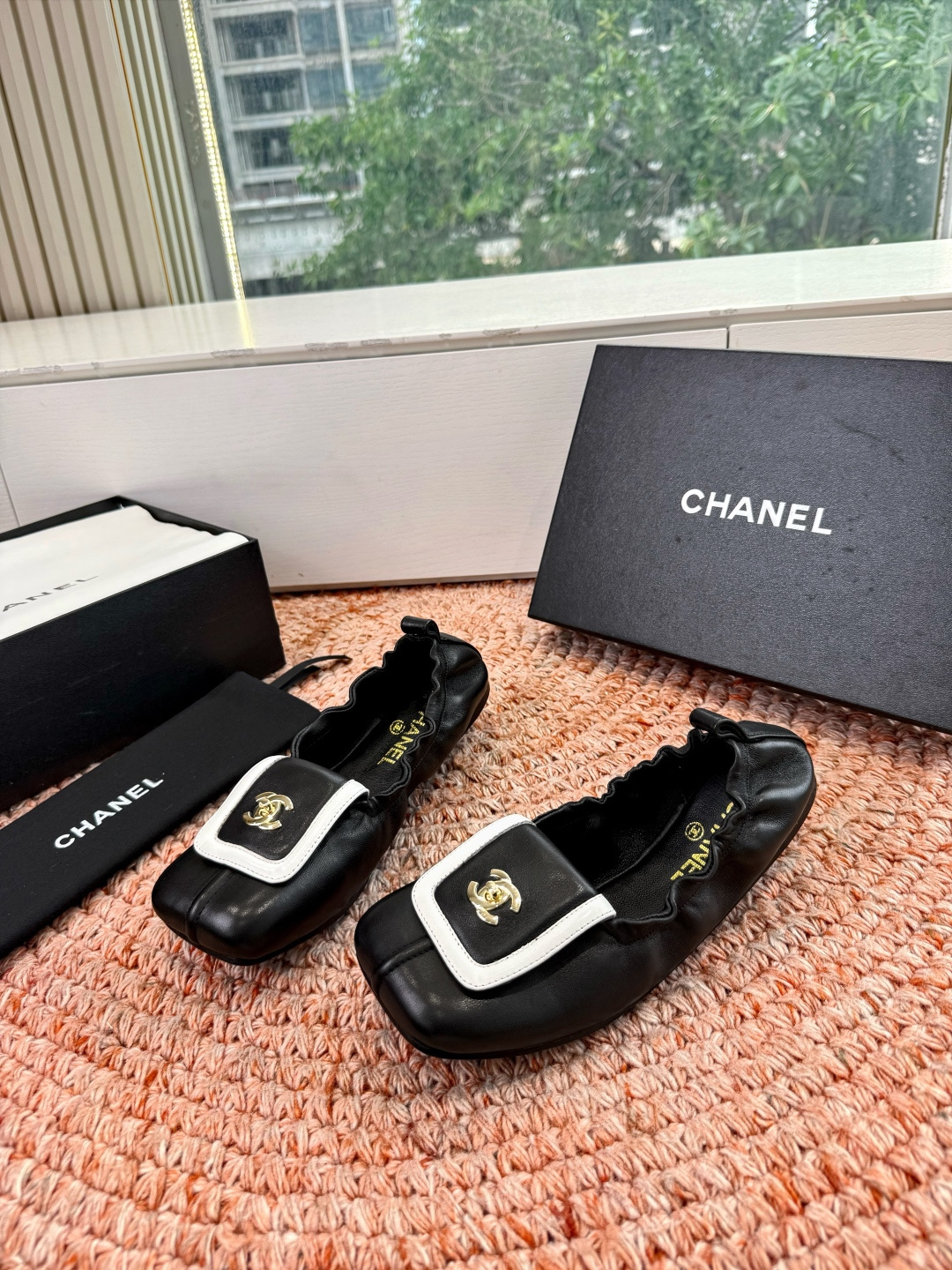 🌾G012😀CHANE*｜小香2026走秀款双C锁扣单鞋凉鞋大方头高跟鞋当巴黎大皇宫的秀场灯光聚焦于足尖