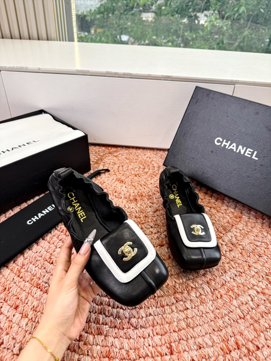 🌾G012😀CHANE*｜小香2026走秀款双C锁扣单鞋凉鞋大方头高跟鞋当巴黎大皇宫的秀场灯光聚焦于足尖