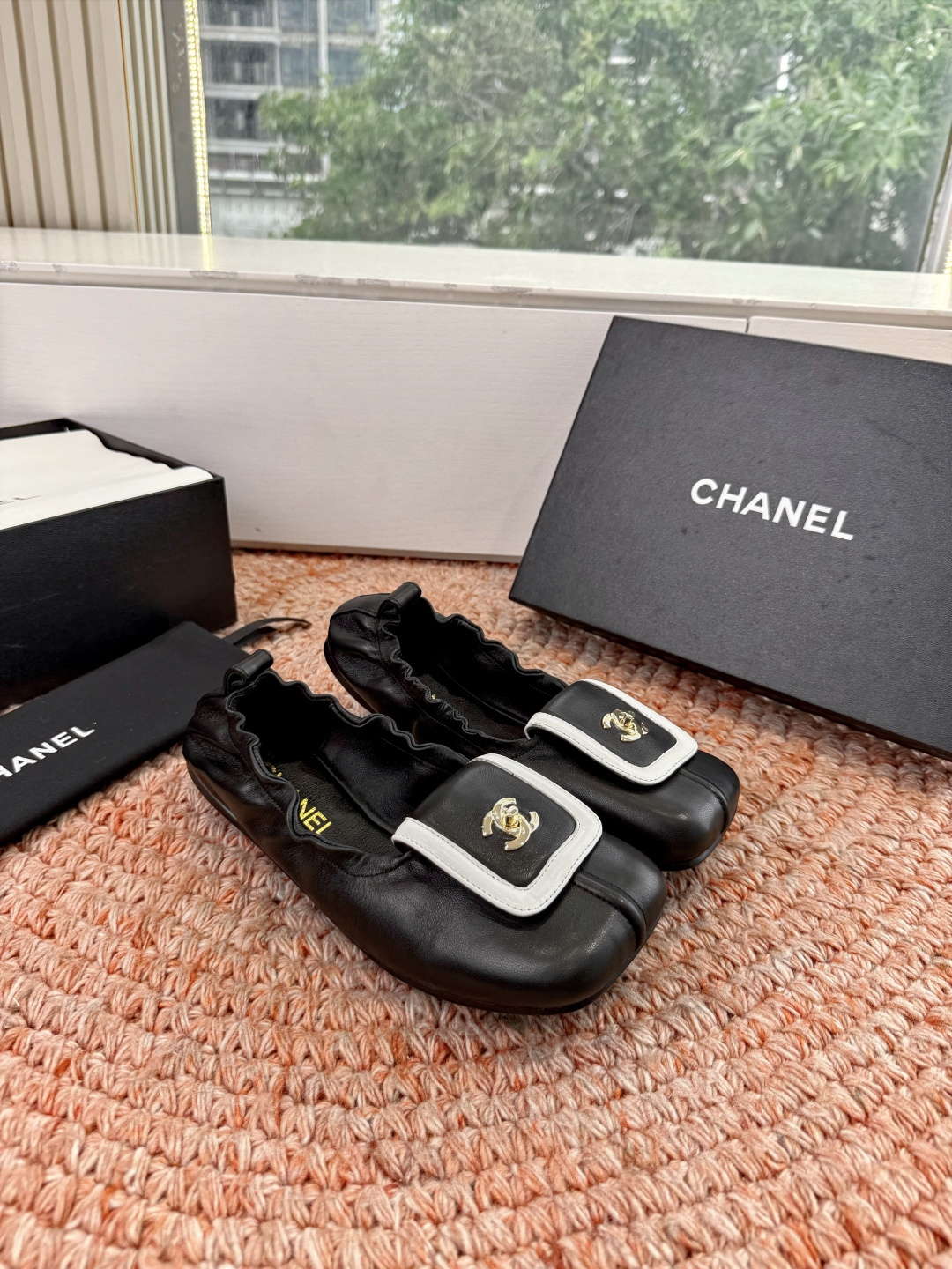 🌾G012😀CHANE*｜小香2026走秀款双C锁扣单鞋凉鞋大方头高跟鞋当巴黎大皇宫的秀场灯光聚焦于足尖