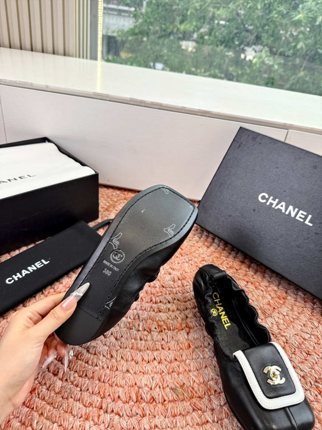 🌾G012😀CHANE*｜小香2026走秀款双C锁扣单鞋凉鞋大方头高跟鞋当巴黎大皇宫的秀场灯光聚焦于足尖